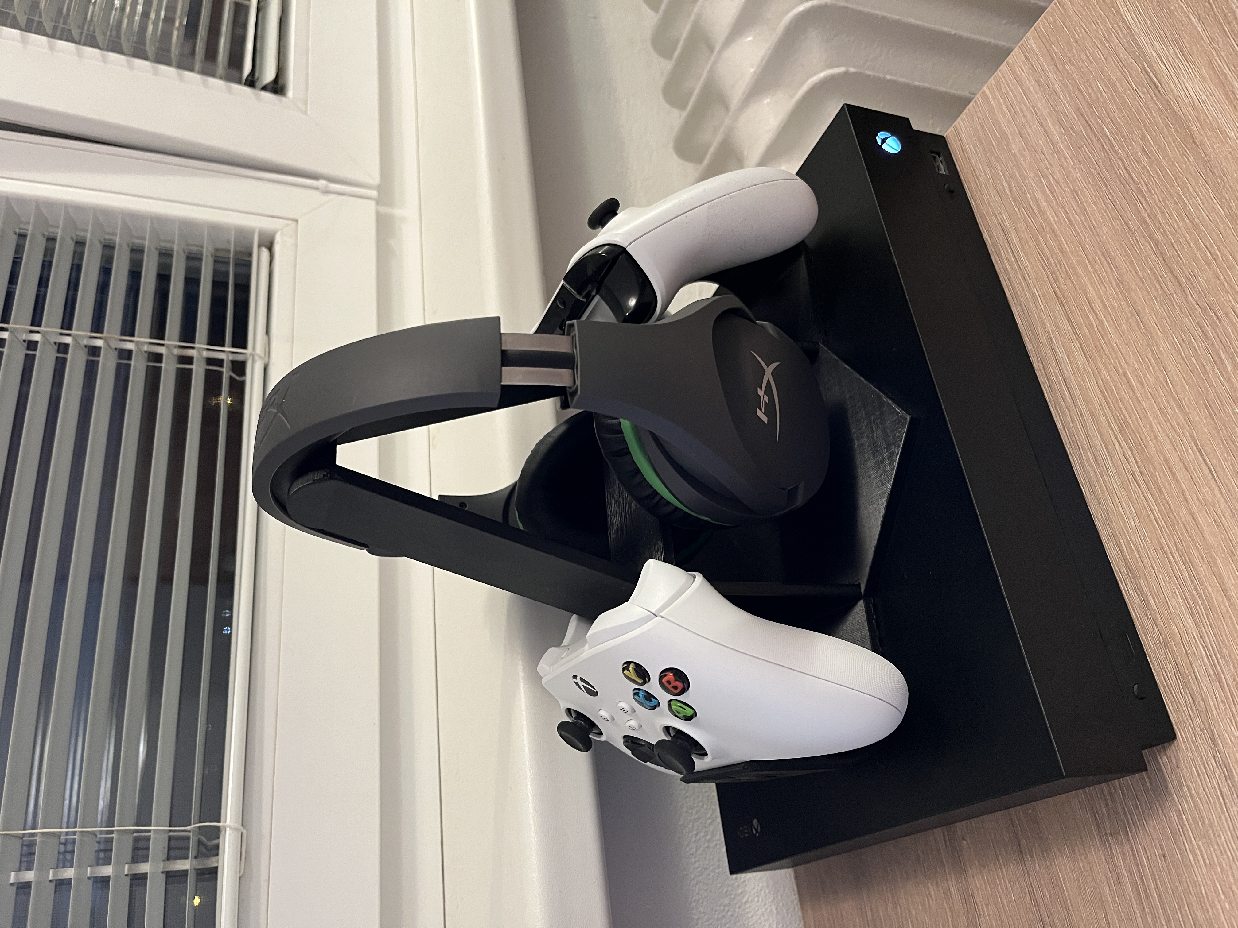 XBOX Stand for 2 controllers and Headphones