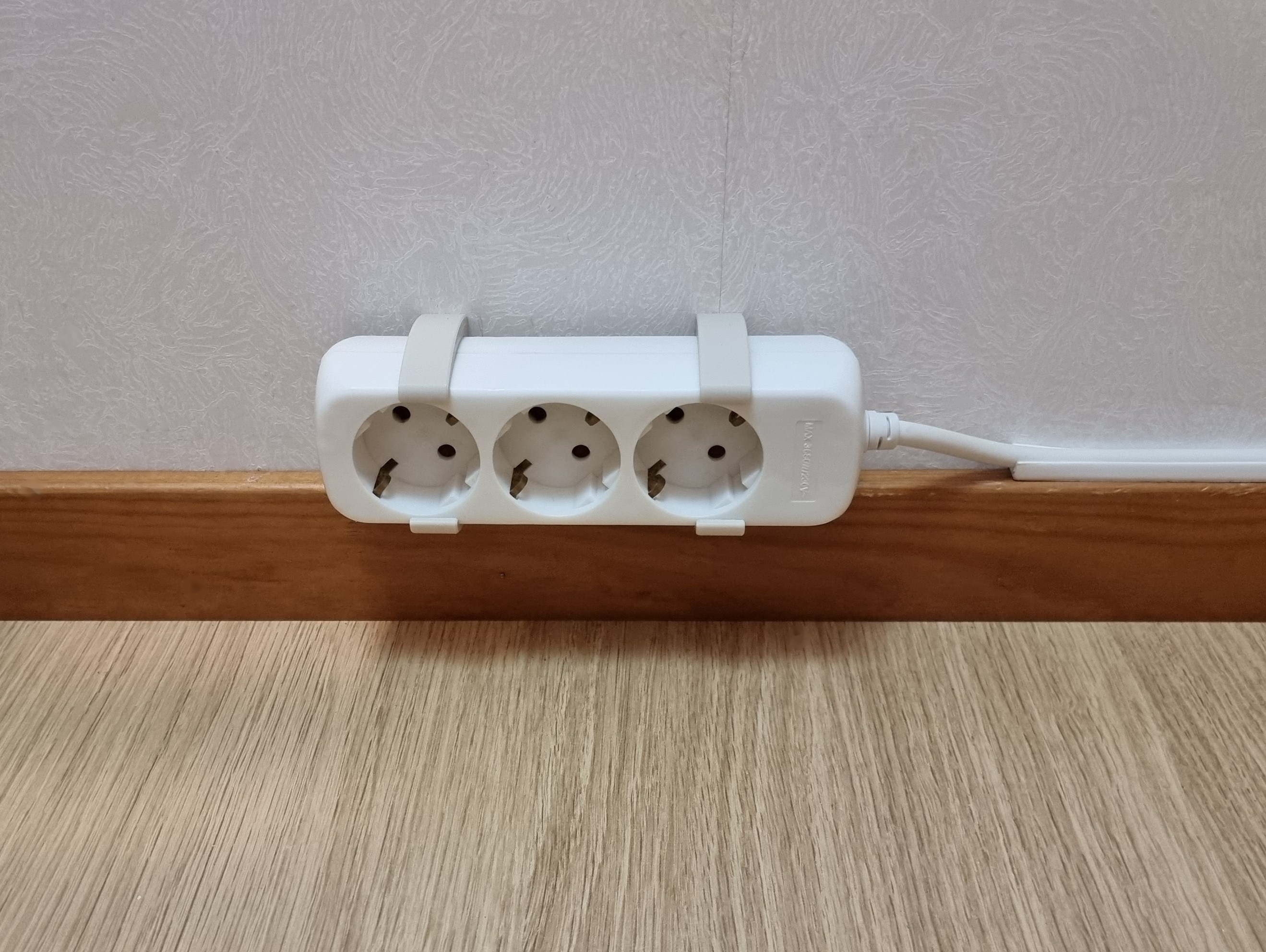 Outlet power strip - wall mount