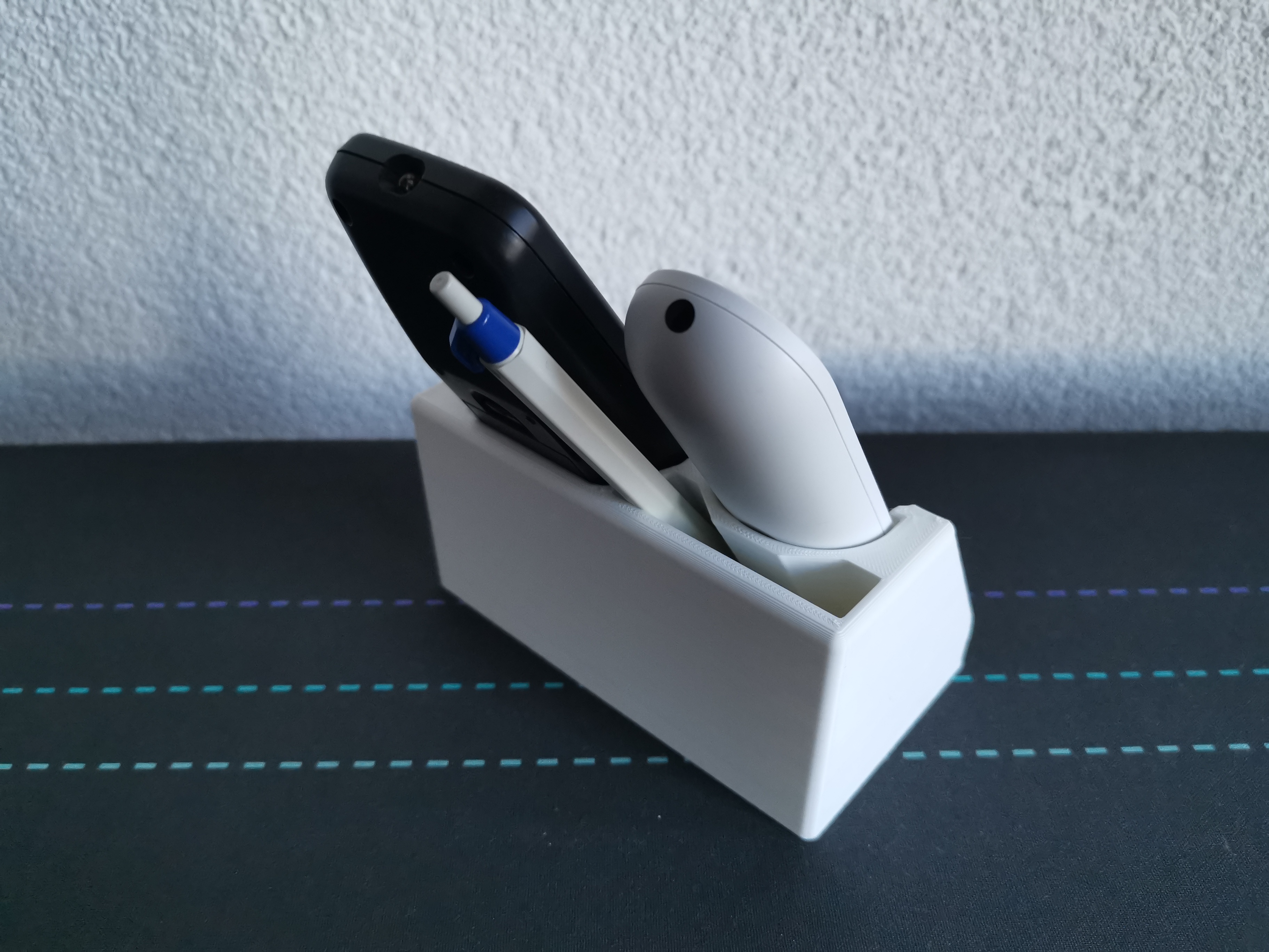 Chromecast and Beamer Remote Stand