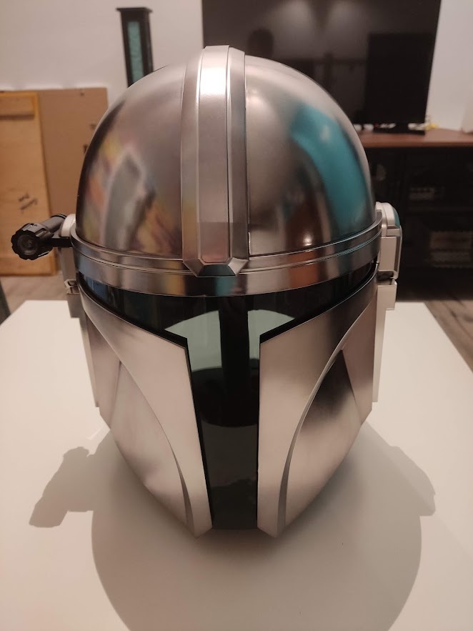 Mandalorian Helmet Display Stand - Beskar Bag Symbol Edition