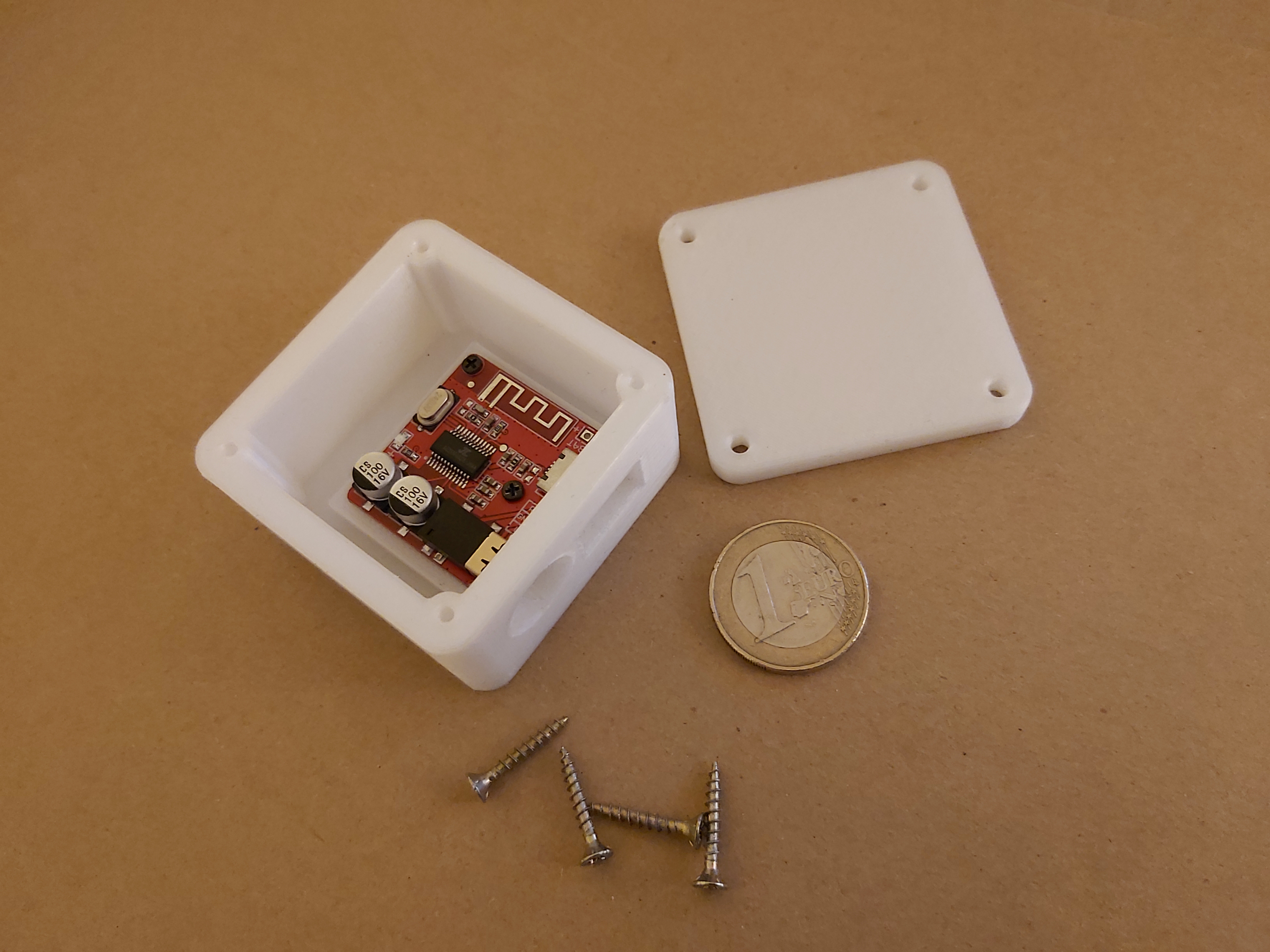 Miniatura 2 do modelo 3D Tiny Bluetooth-Box for old Amplifier