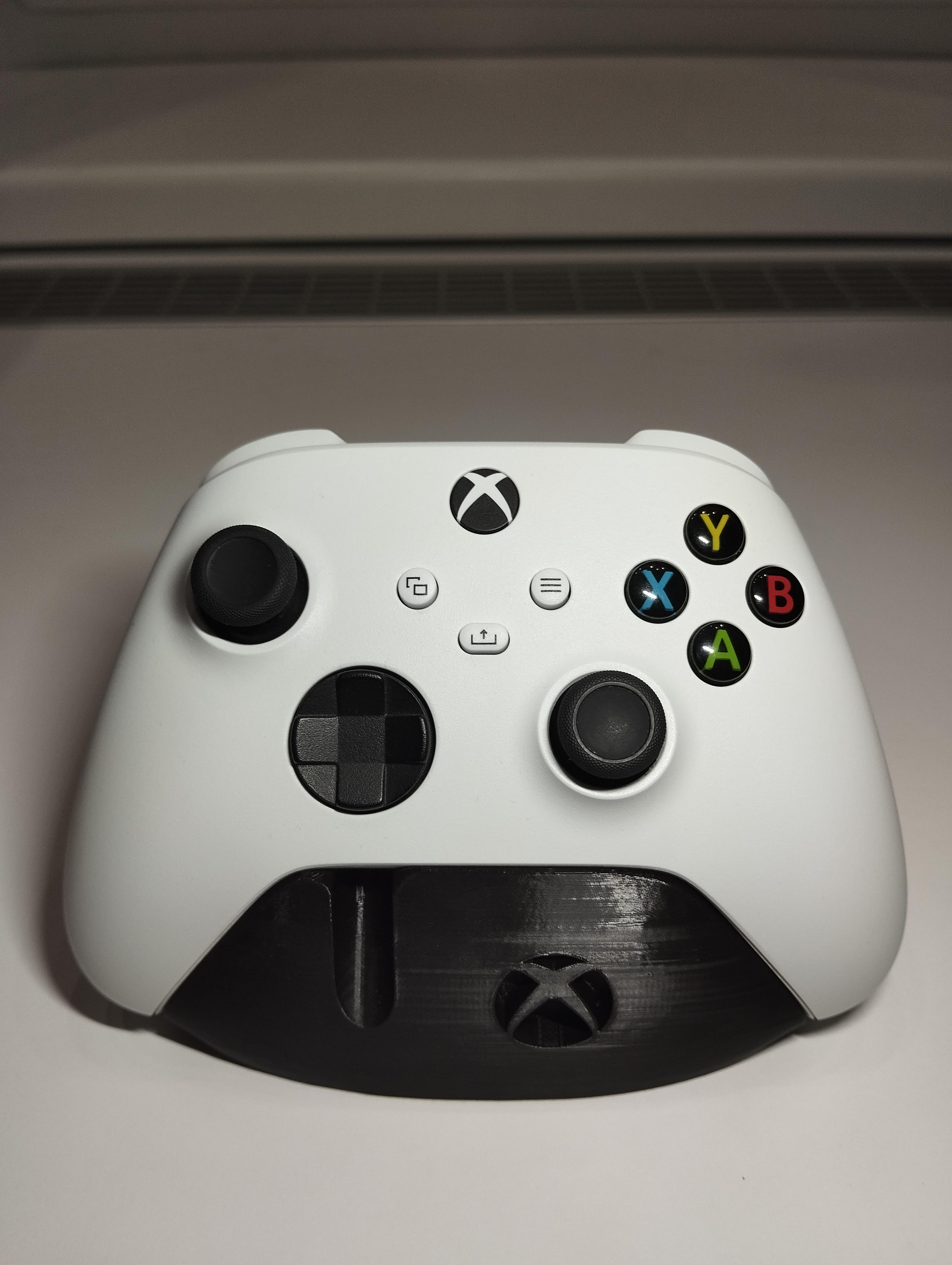 Xbox controller stand with headphone port