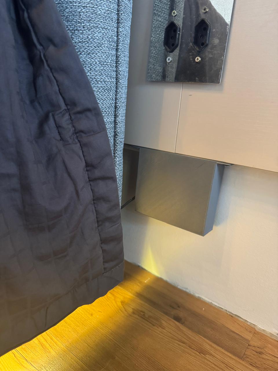 Under-Bed Power Supply & Cable Cover (LED Strip Driver Cable Box).Cobertura para Fonte de Alimentação e Cabos sob a Cama (Caixa para Driver de LED)