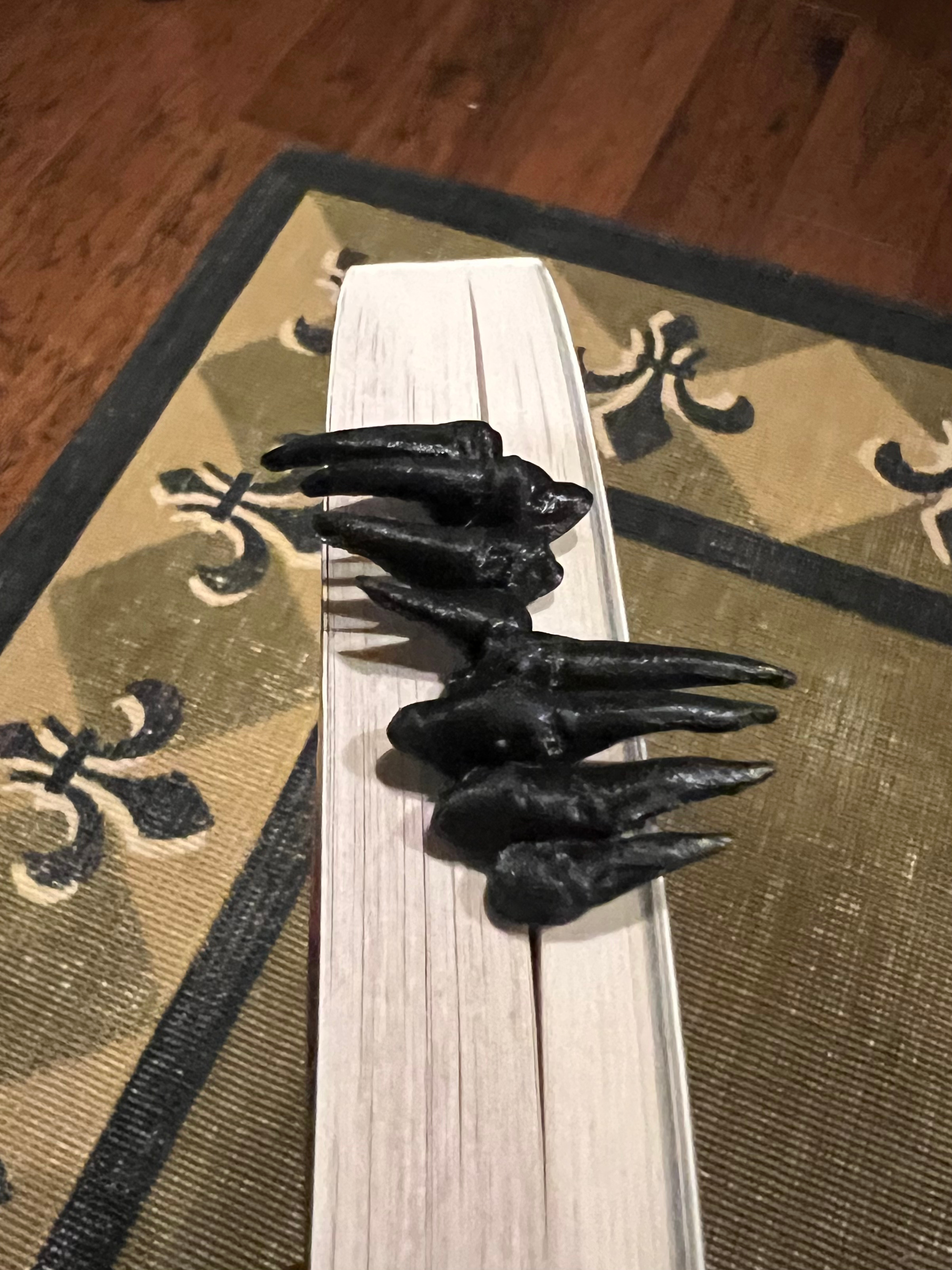 Miniatura 2 do modelo 3D Witcher Claws Bookmark