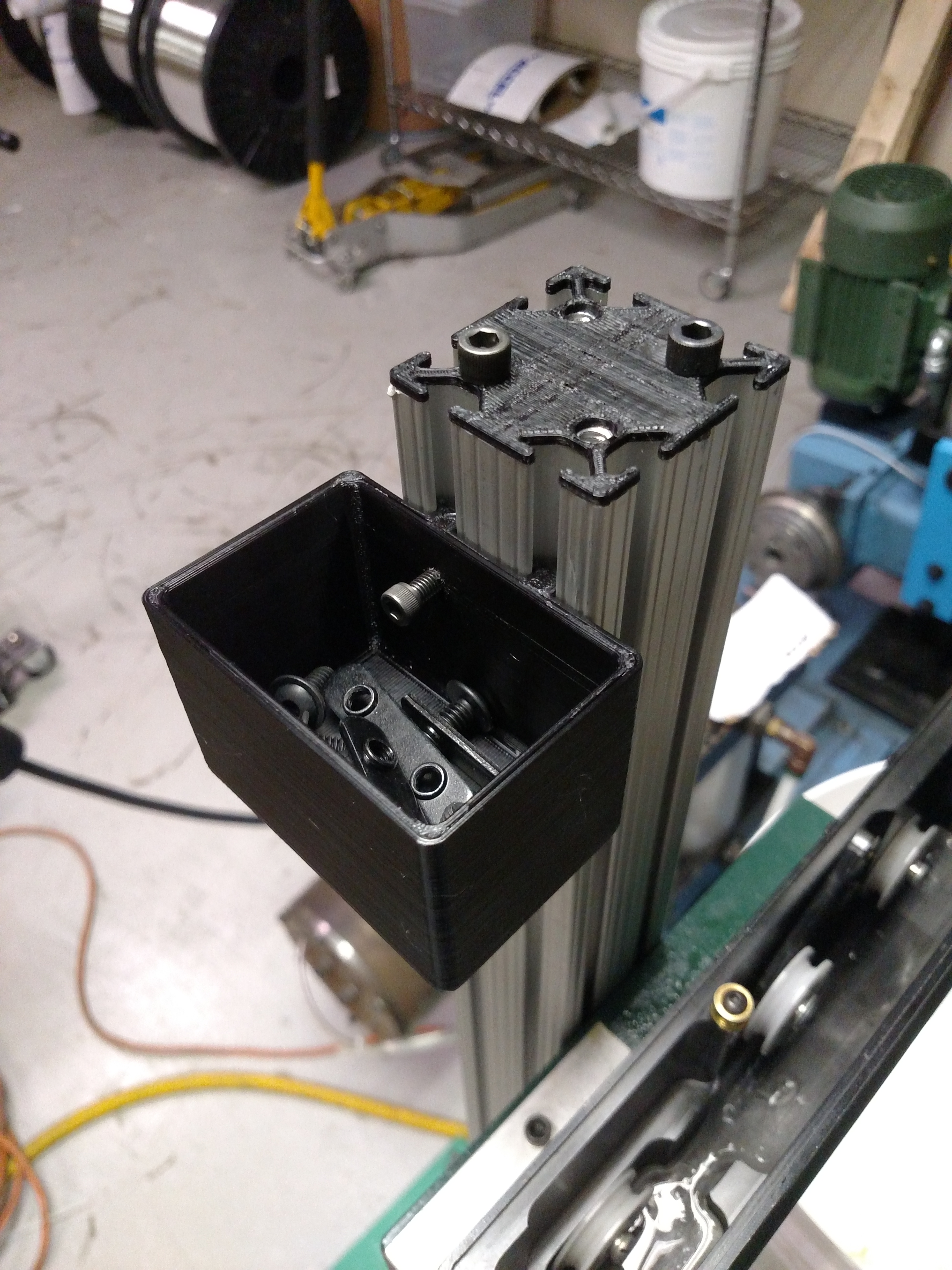 Parts bin for 2" T-slot extrusion