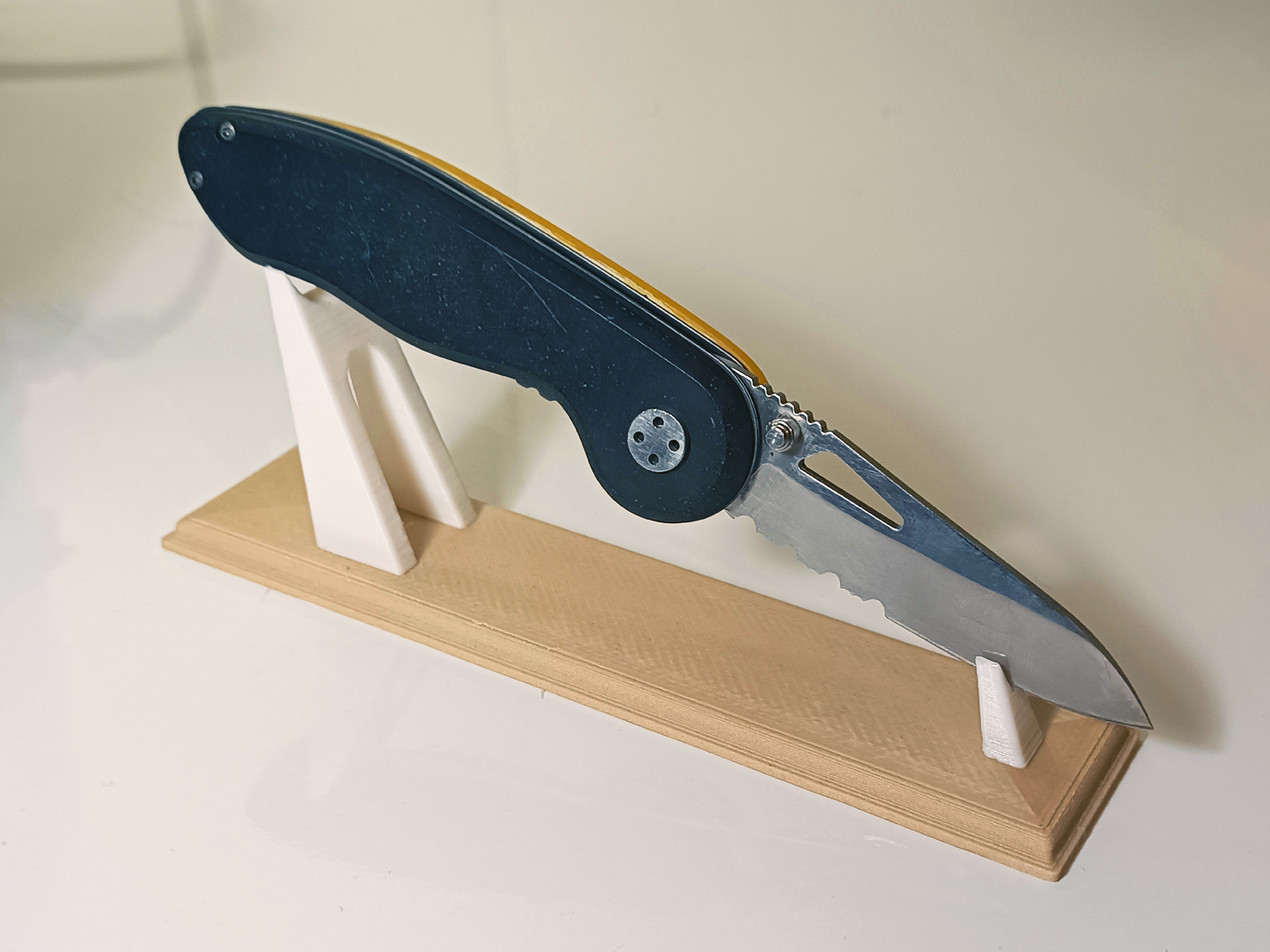 Miniatura 4 do modelo 3D Simple Knife Stand