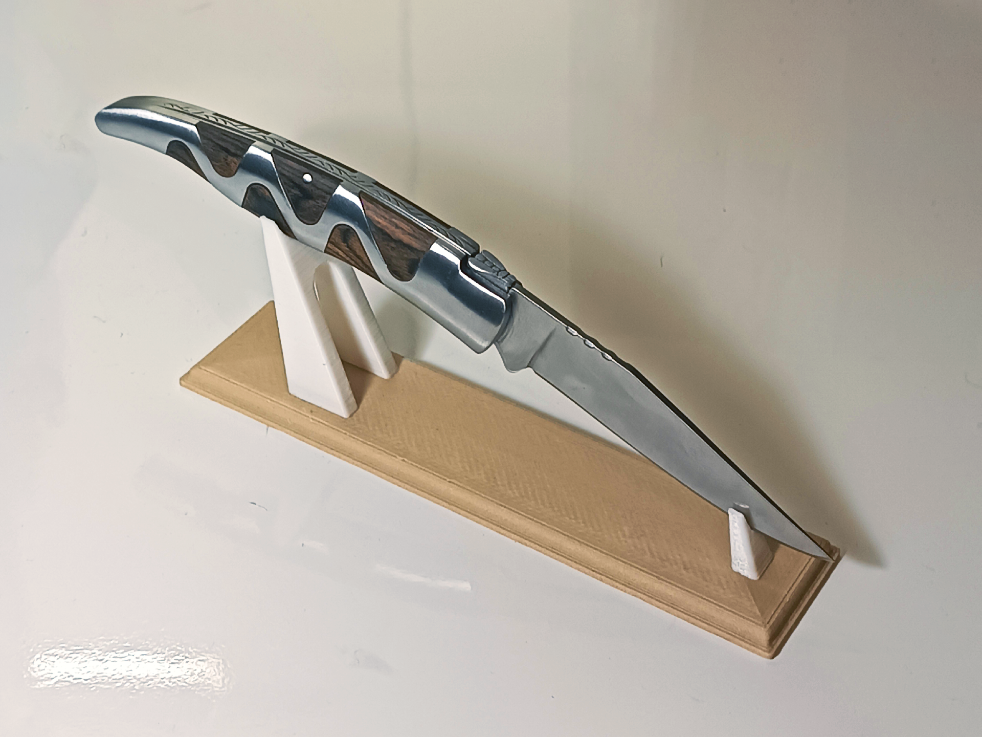 Miniatura 2 do modelo 3D Simple Knife Stand