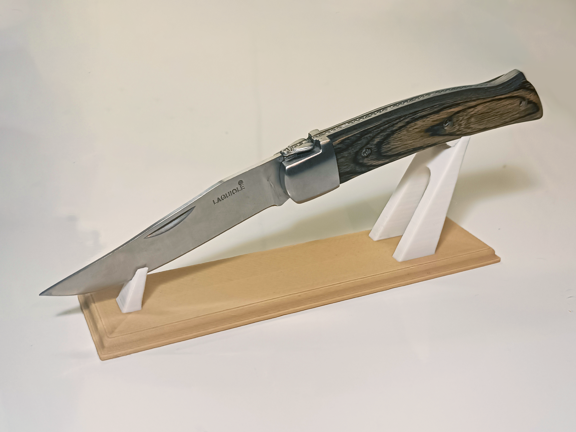 Simple Knife Stand