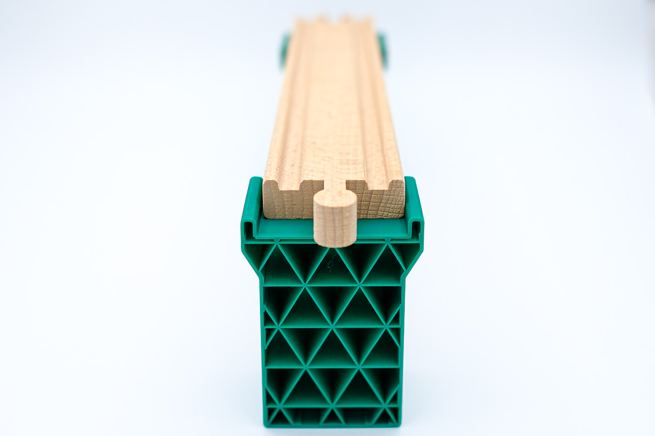 Simple Brio Pillar