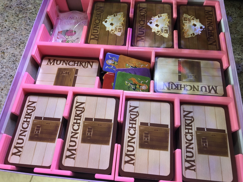 Munchkin Deluxe Box Insert (divided by 4) by NerdMomma | Download