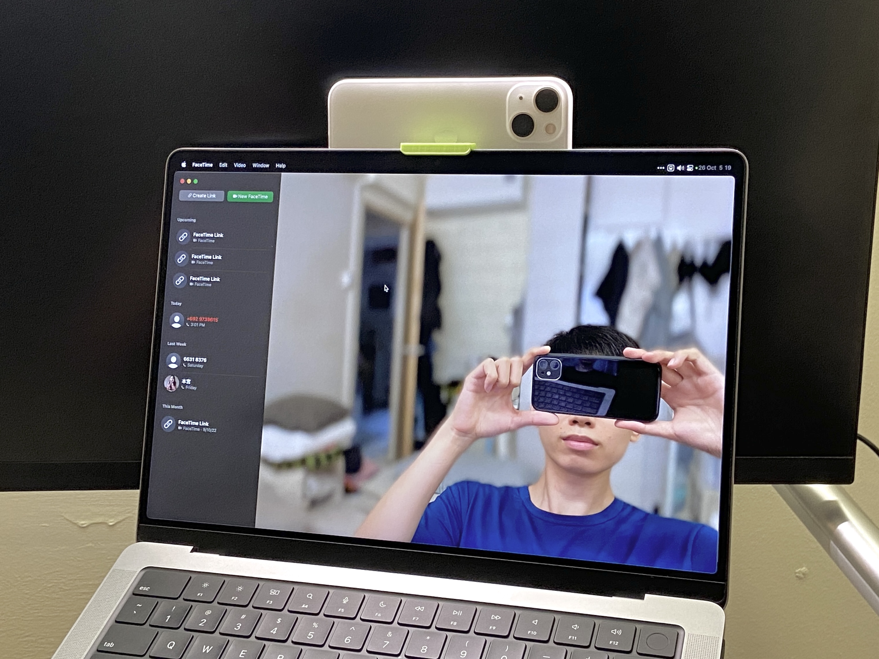 Continuity Camera Mount V2 (Macbooks and iMac 2021) by Ye Jia Jie