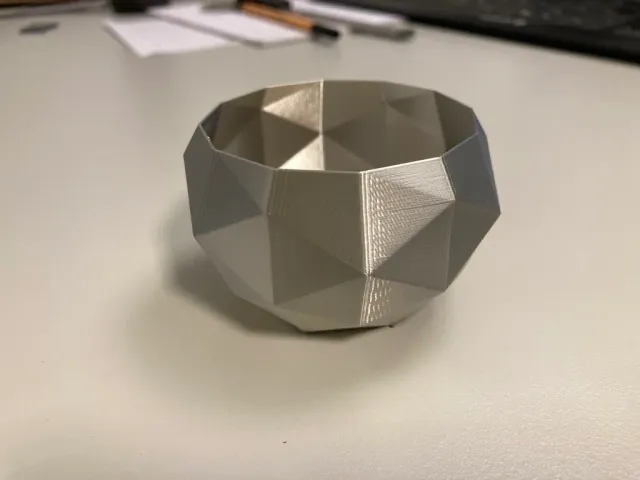 low poly cup / plant pot