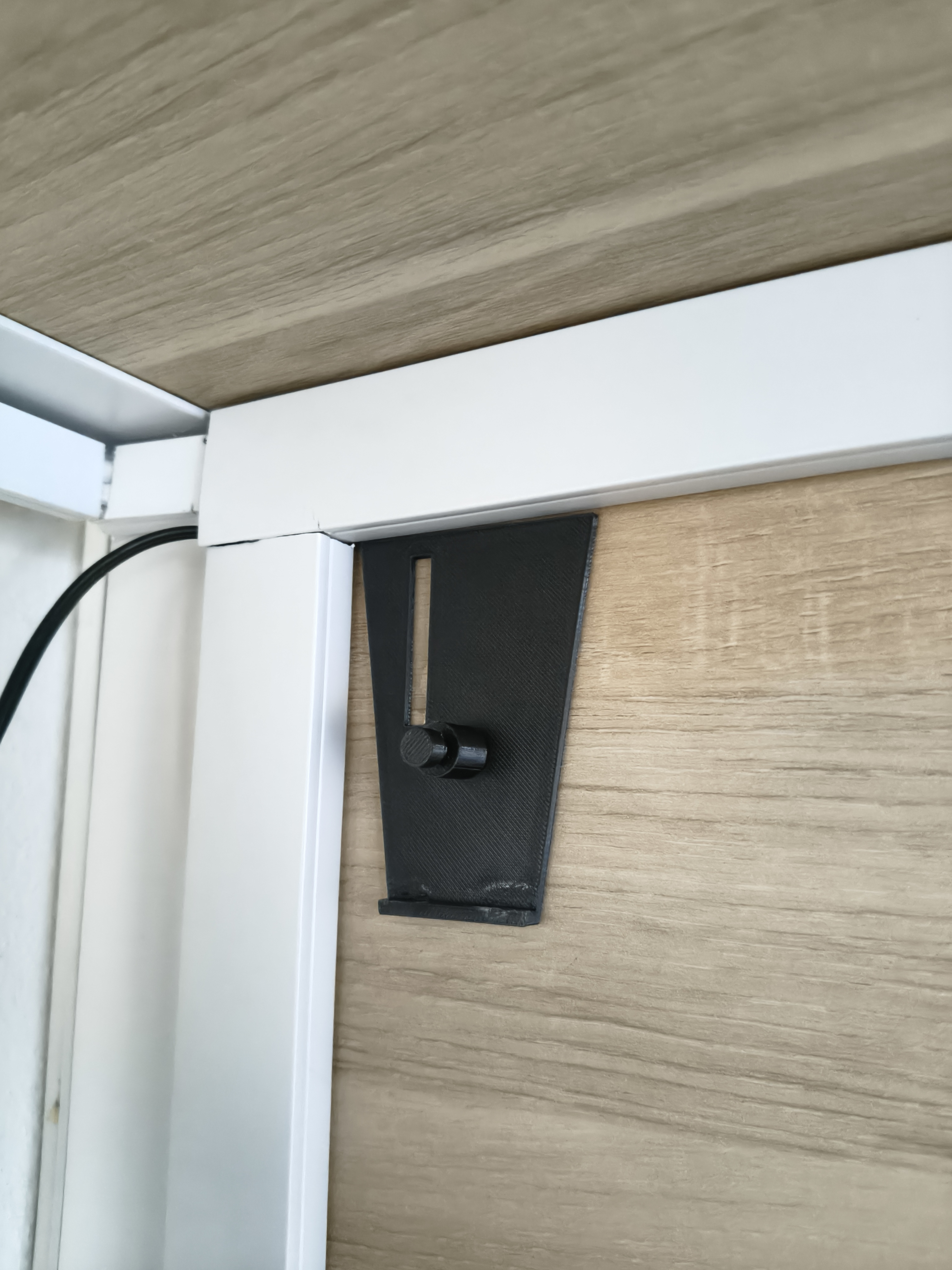 Creative speaker hanger — thumbnail 2