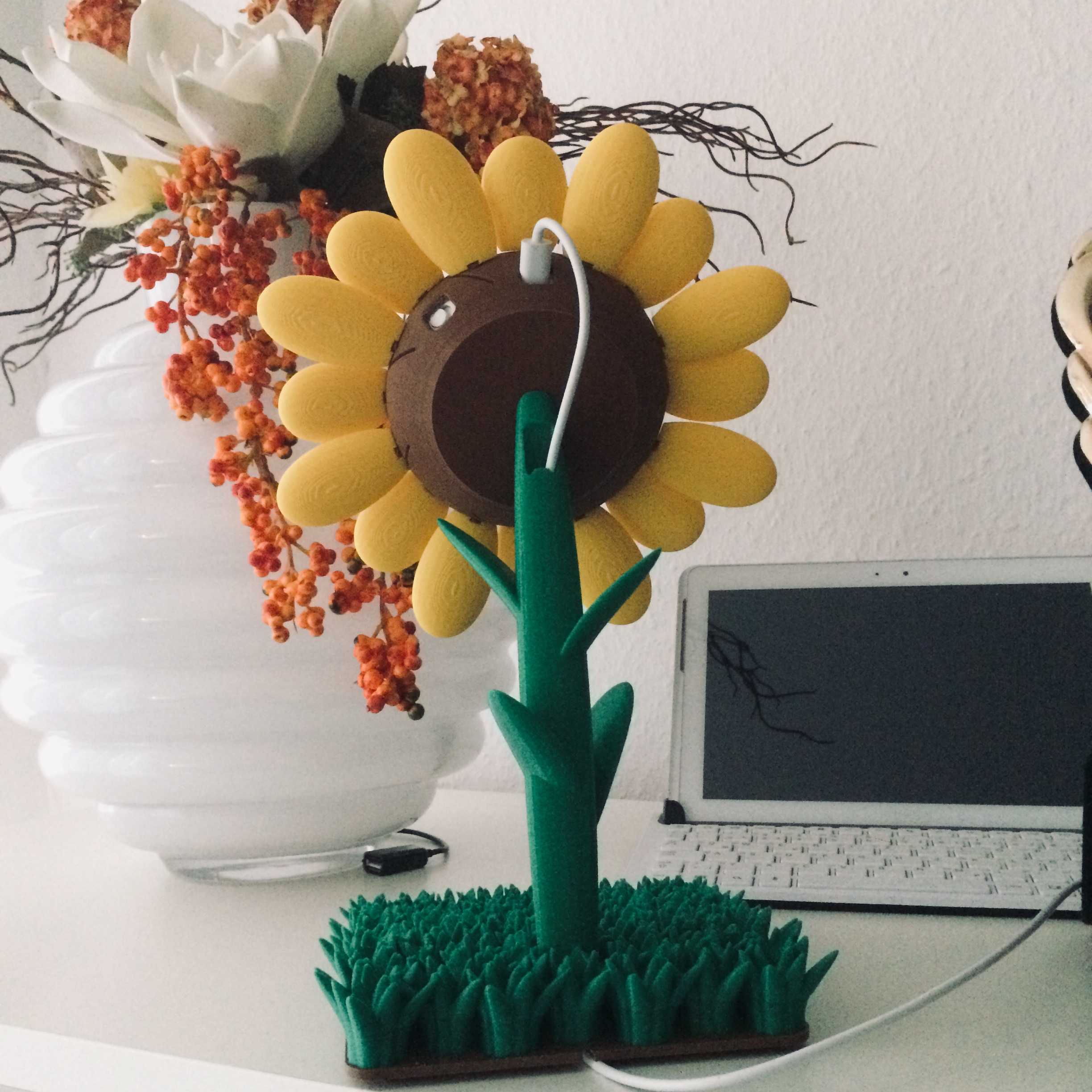 Miniatura 2 do modelo 3D Google Home Mini Sunflower
