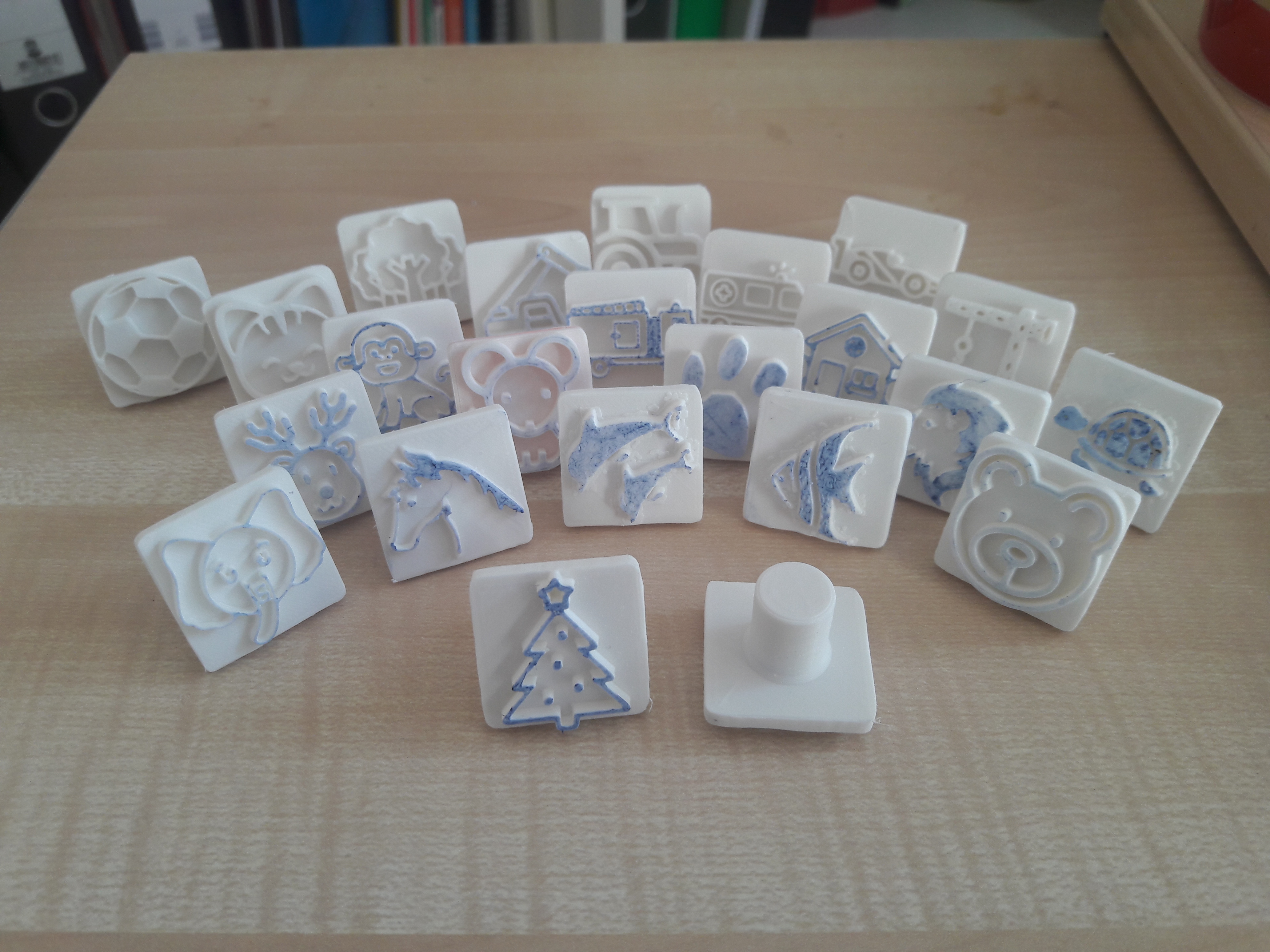 simple stamp with animal motive - christmastree - to reward the little once