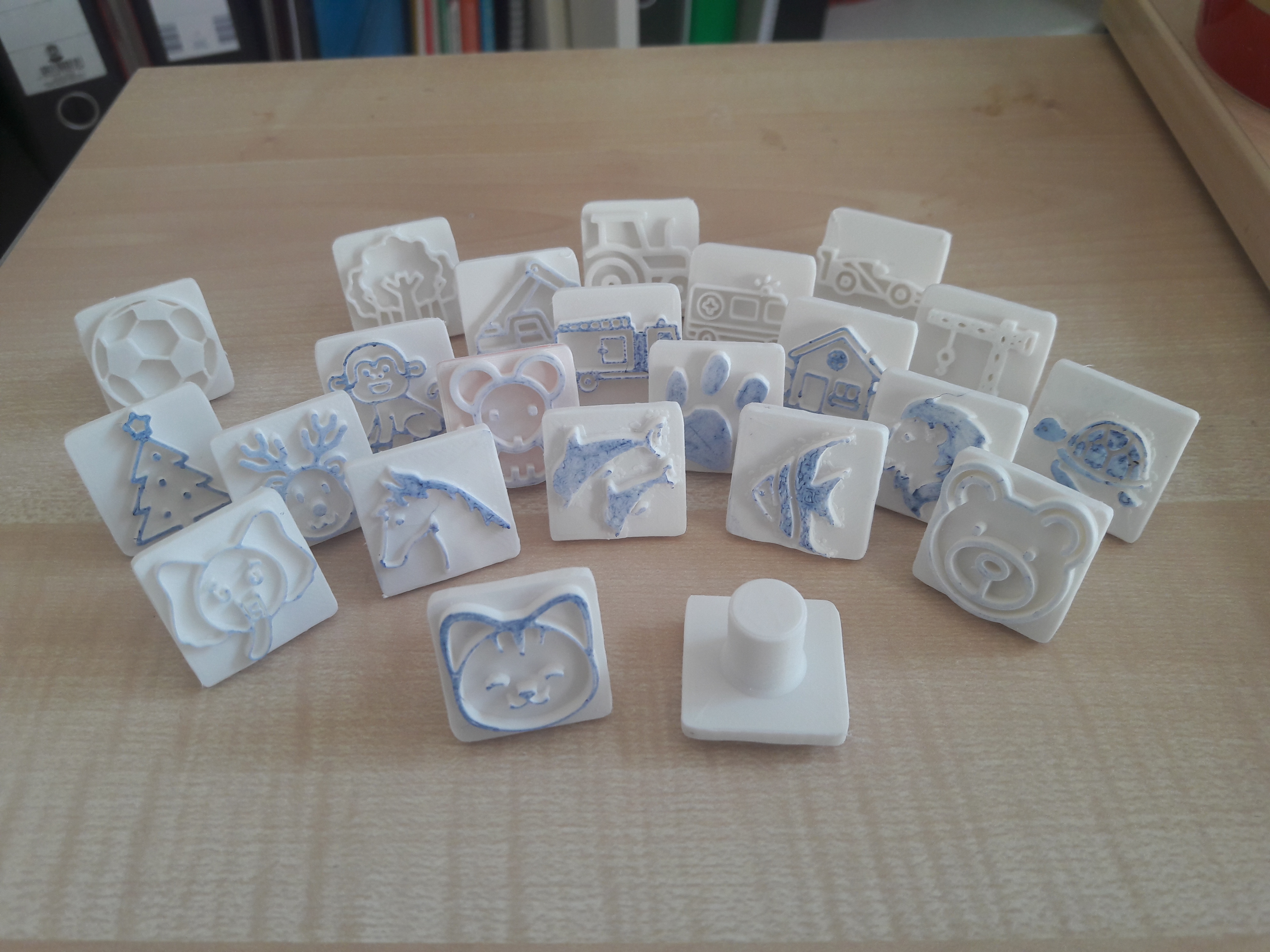 simple stamp with animal motive - kitten - to reward the little once