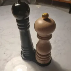 Tray for salt & peppergrinder
