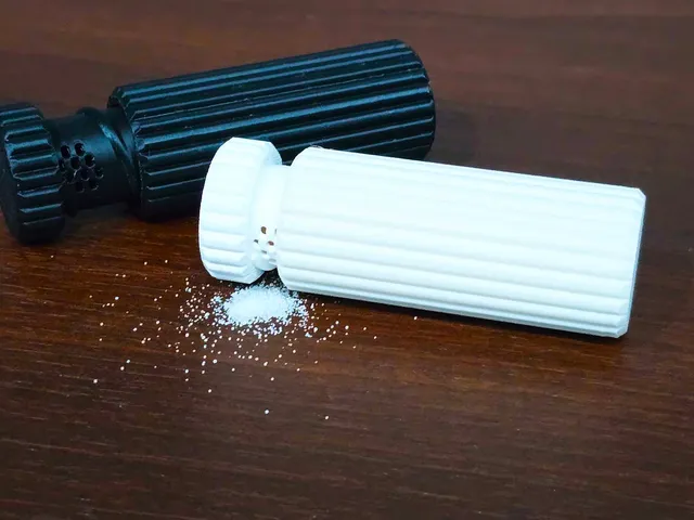 Travel salt shaker / Solniczka na podróż