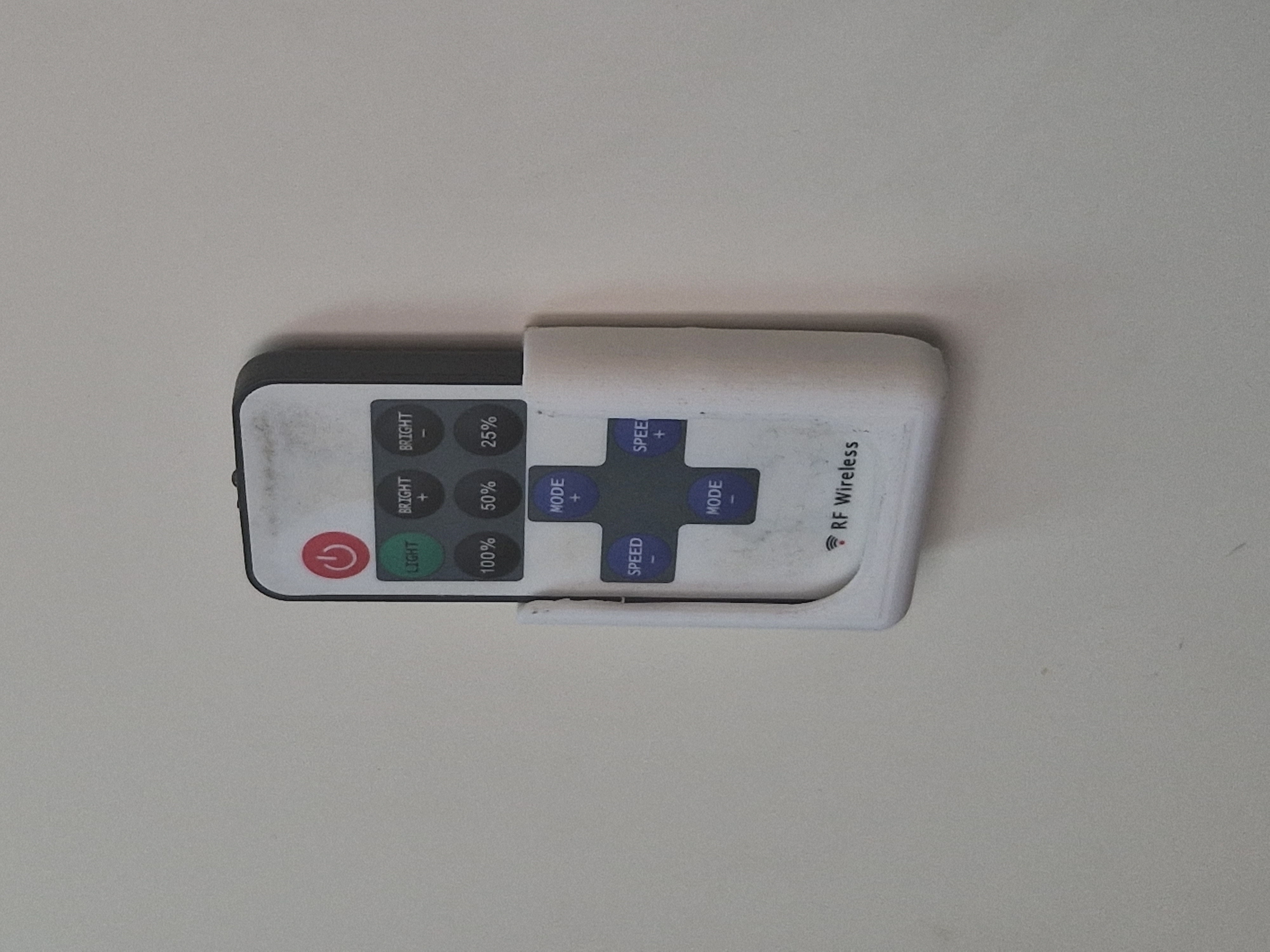 Miniatura 2 do modelo 3D RFID LED Remote Holder
