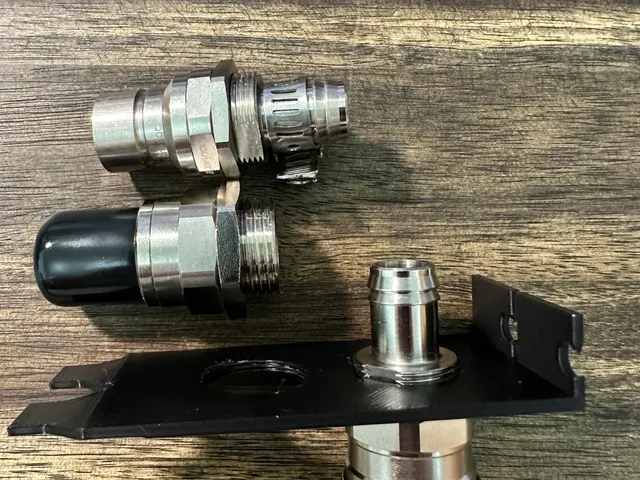 Koolance QD3 Bulkhead m18x1 Passthrough Dual Slot