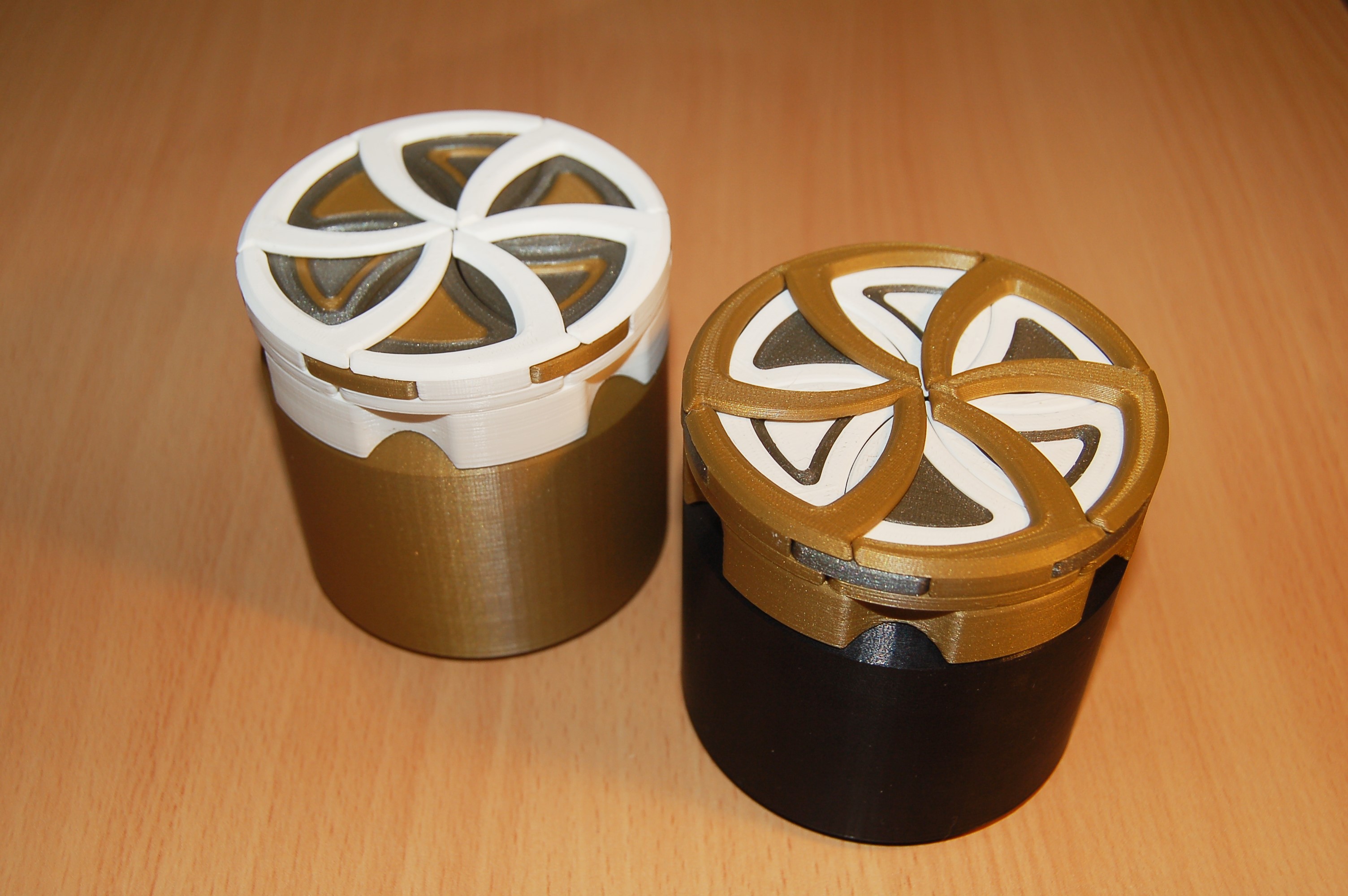Miniatura 4 do modelo 3D Double Flower Iris Box