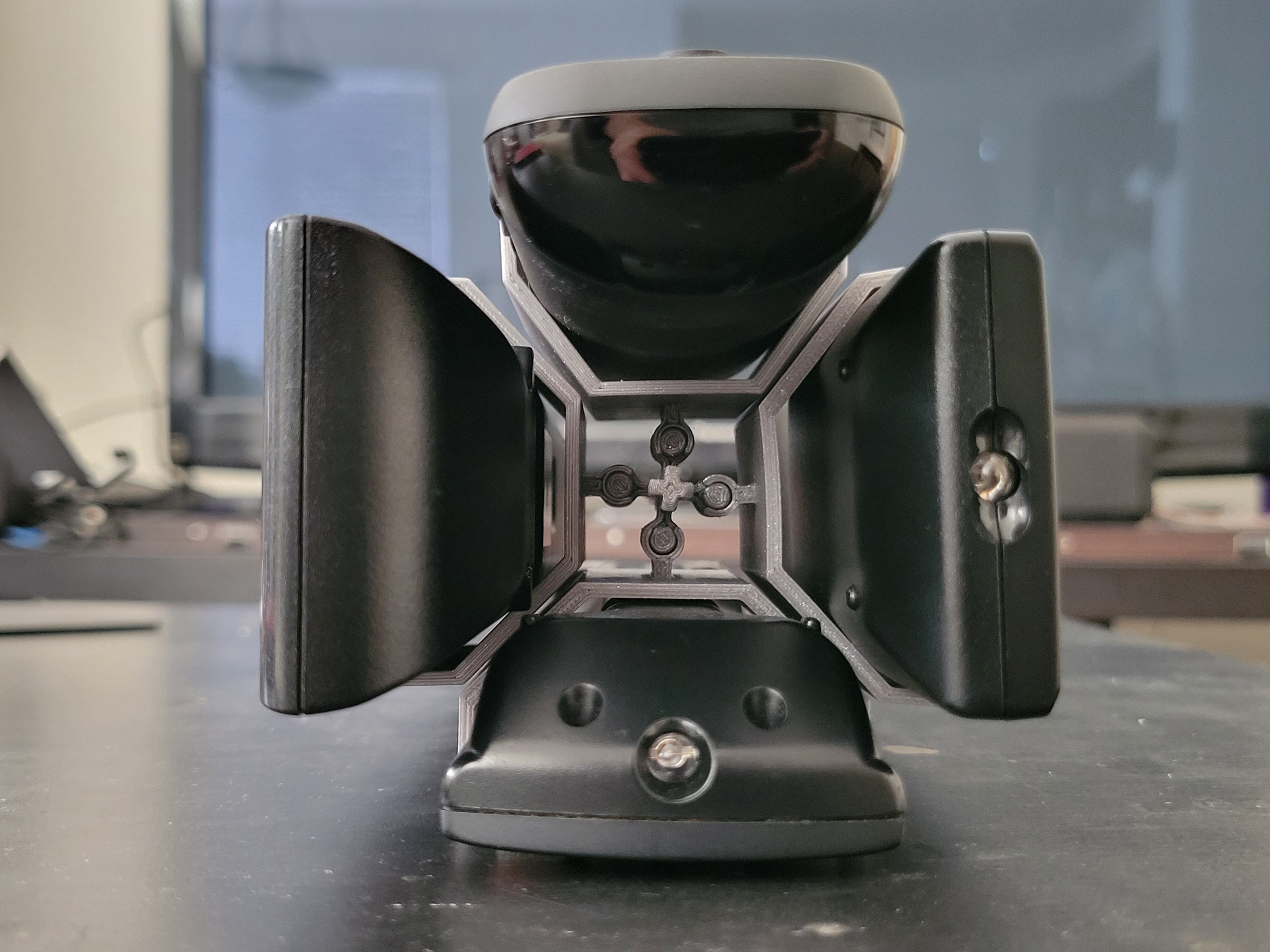 Hub-Type Modular Remote Holder