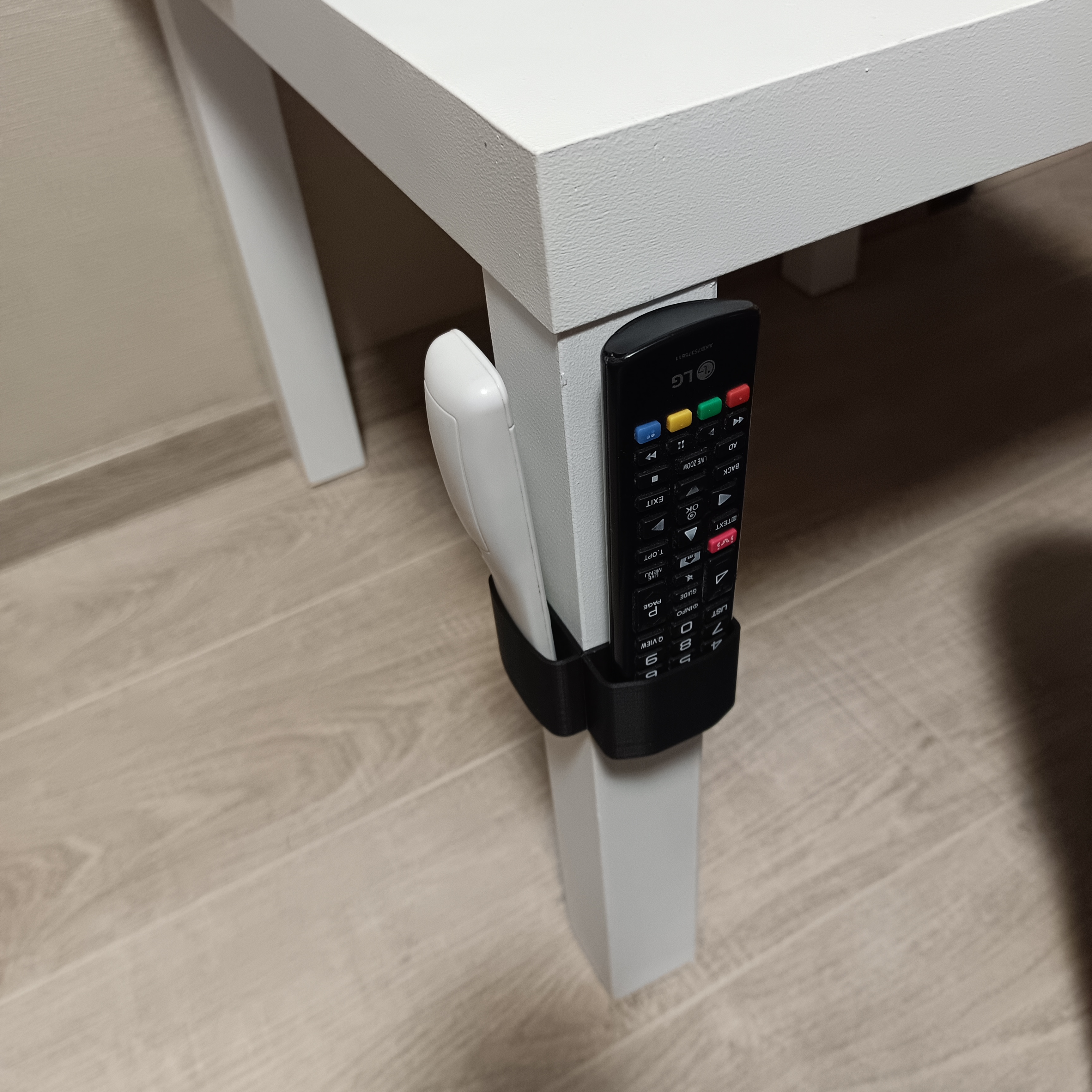 Lack-click remote holder