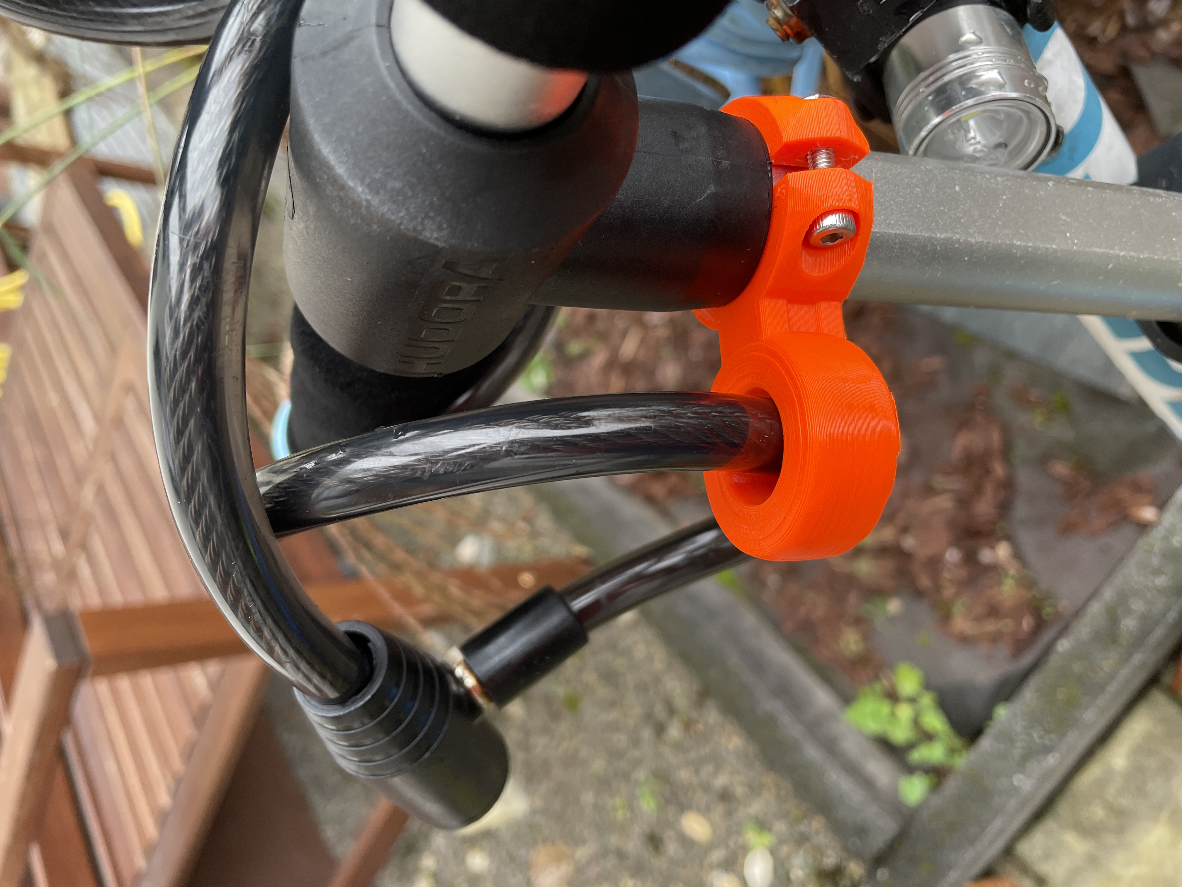 Mount for scooter lock on a 25mm pipe handle