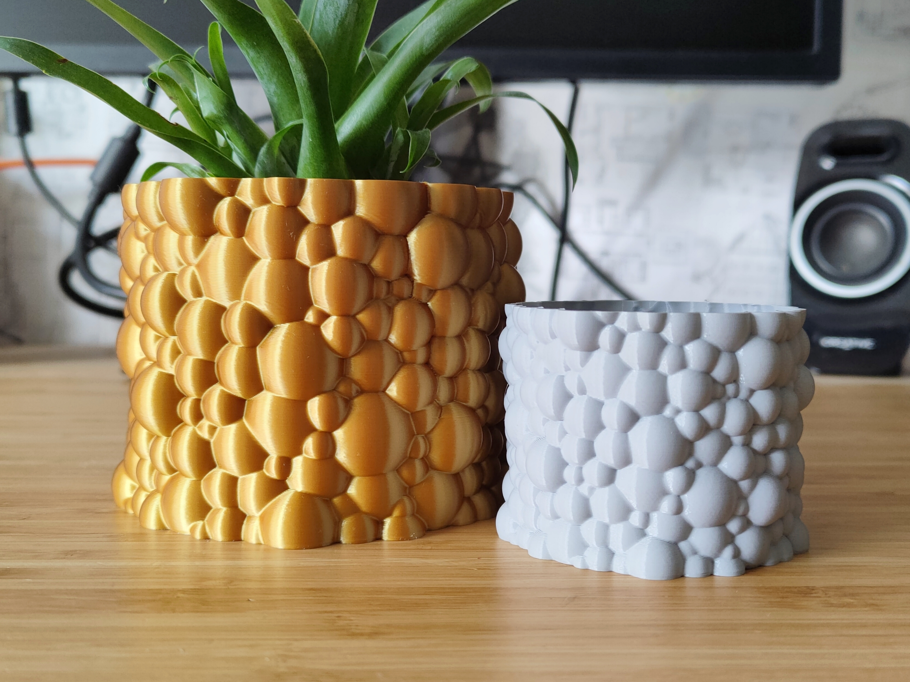 Bubble Gum pot and planter for plants - vase mode