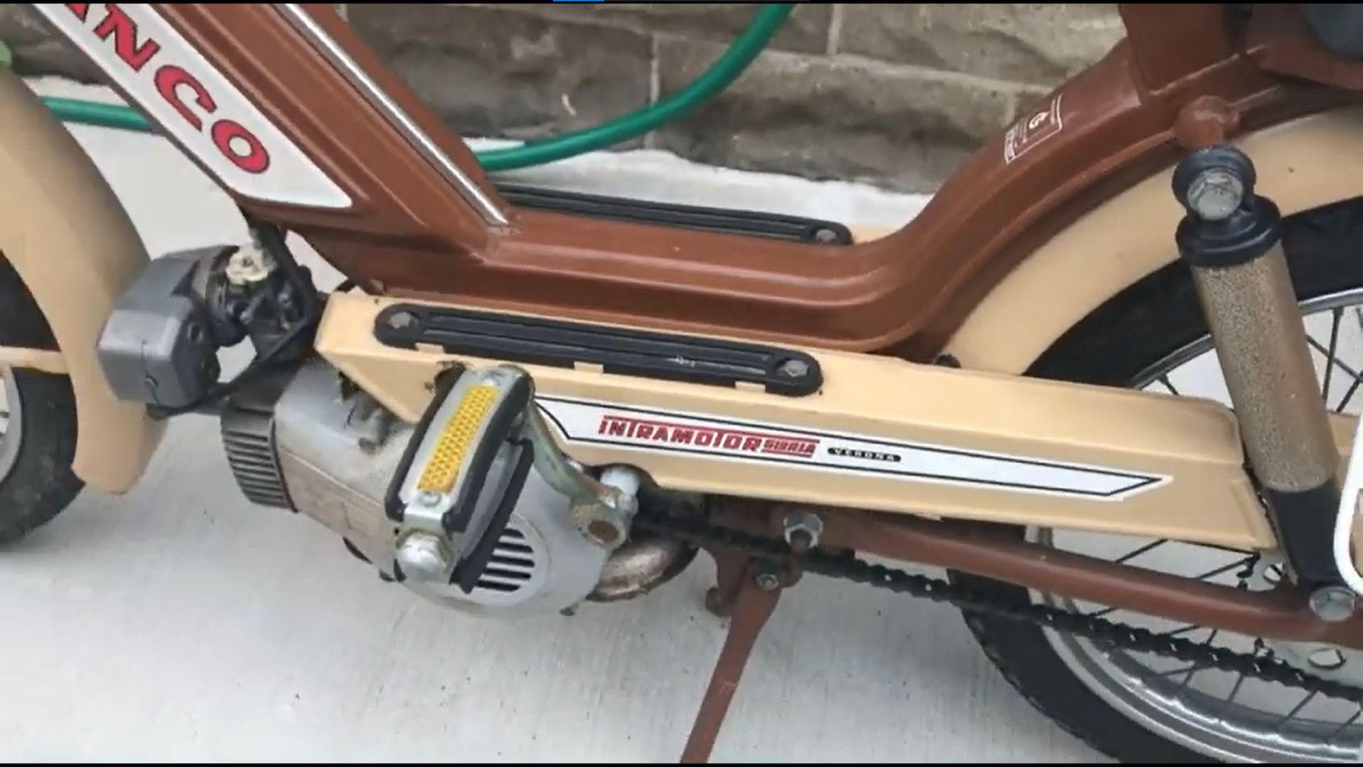 Gumová stupačka moped Intramotor Gloria Blanco