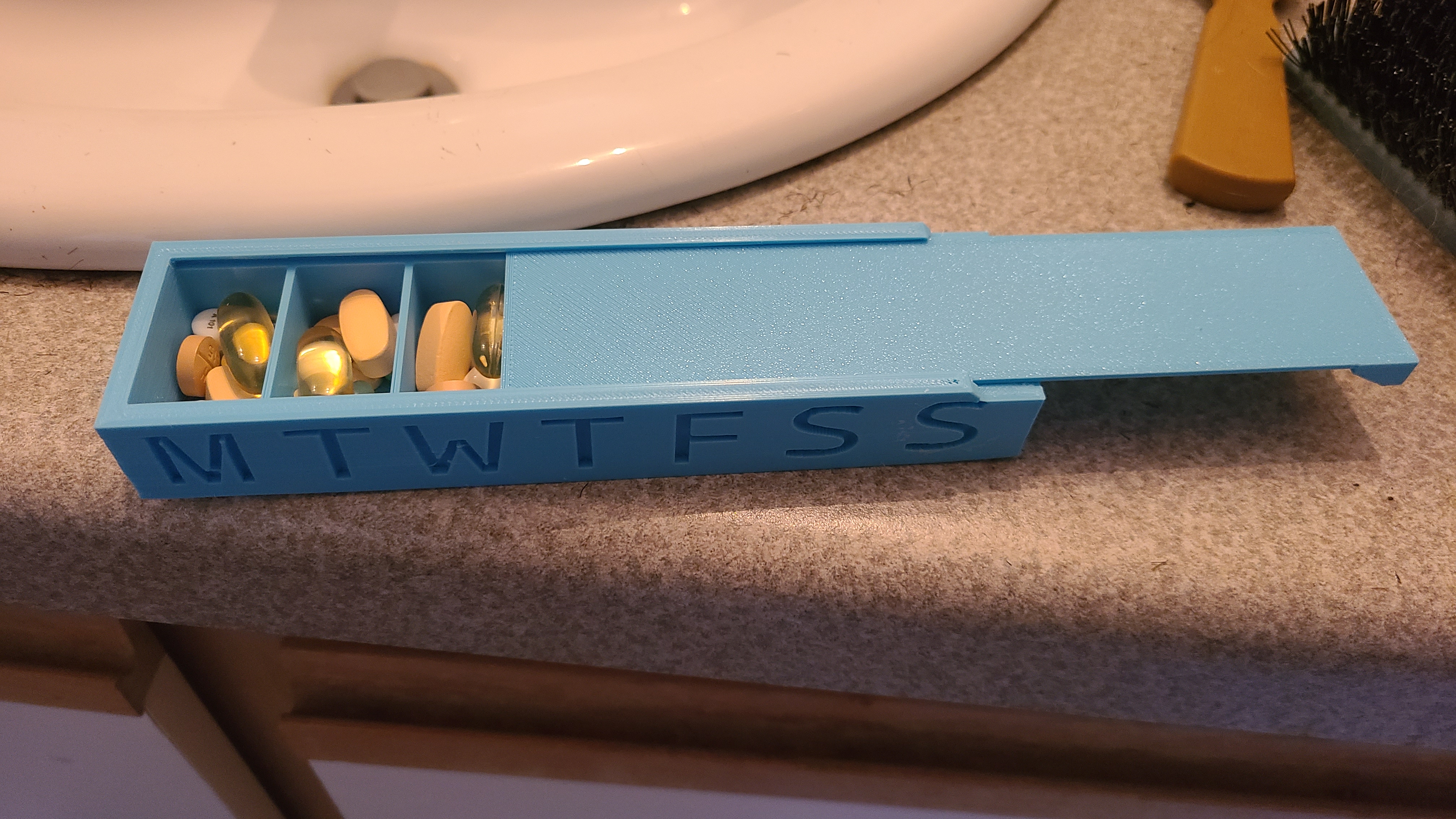 Large pill box with locking slide lid