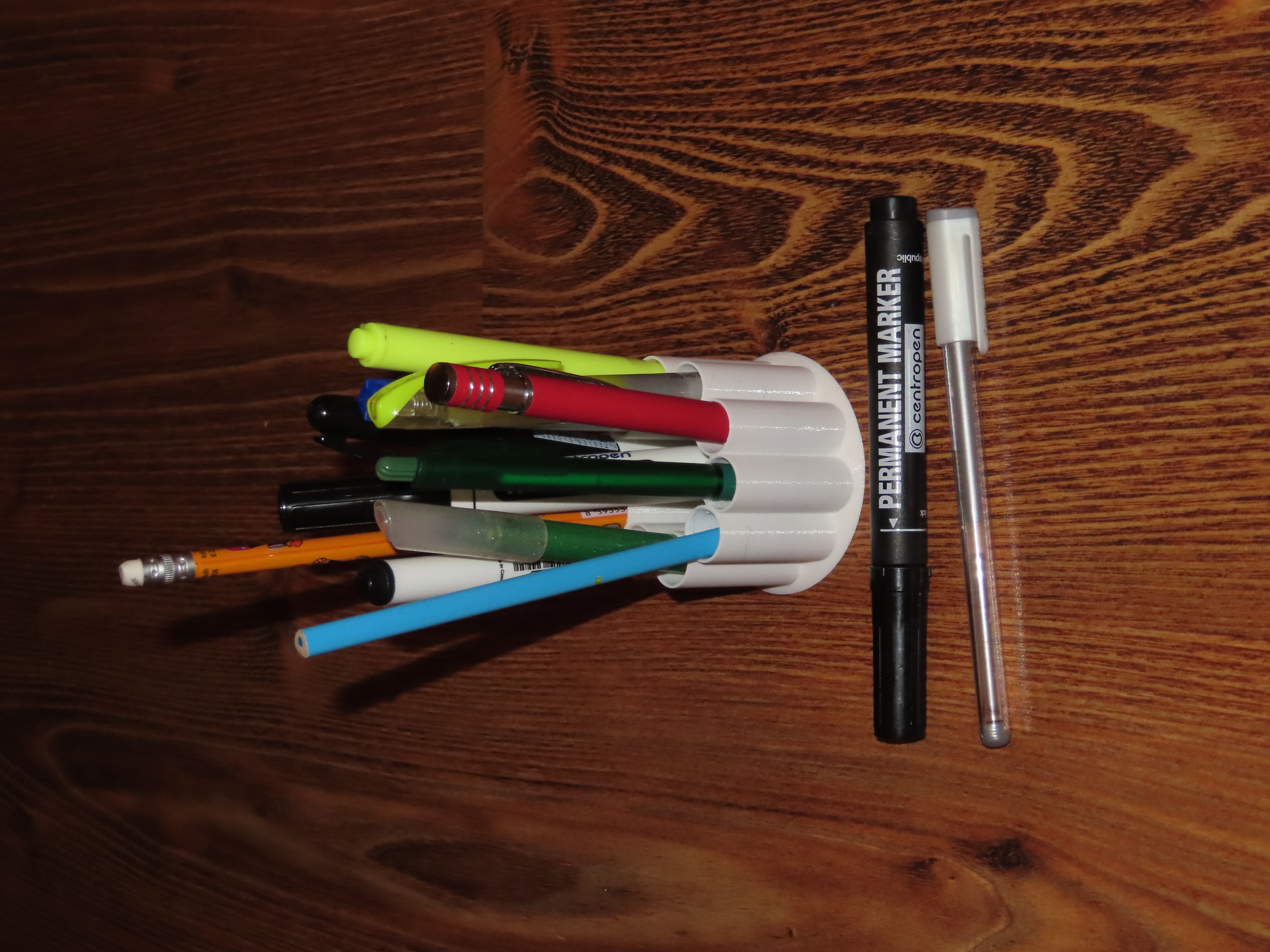 pens or whiteboard pens organizer
