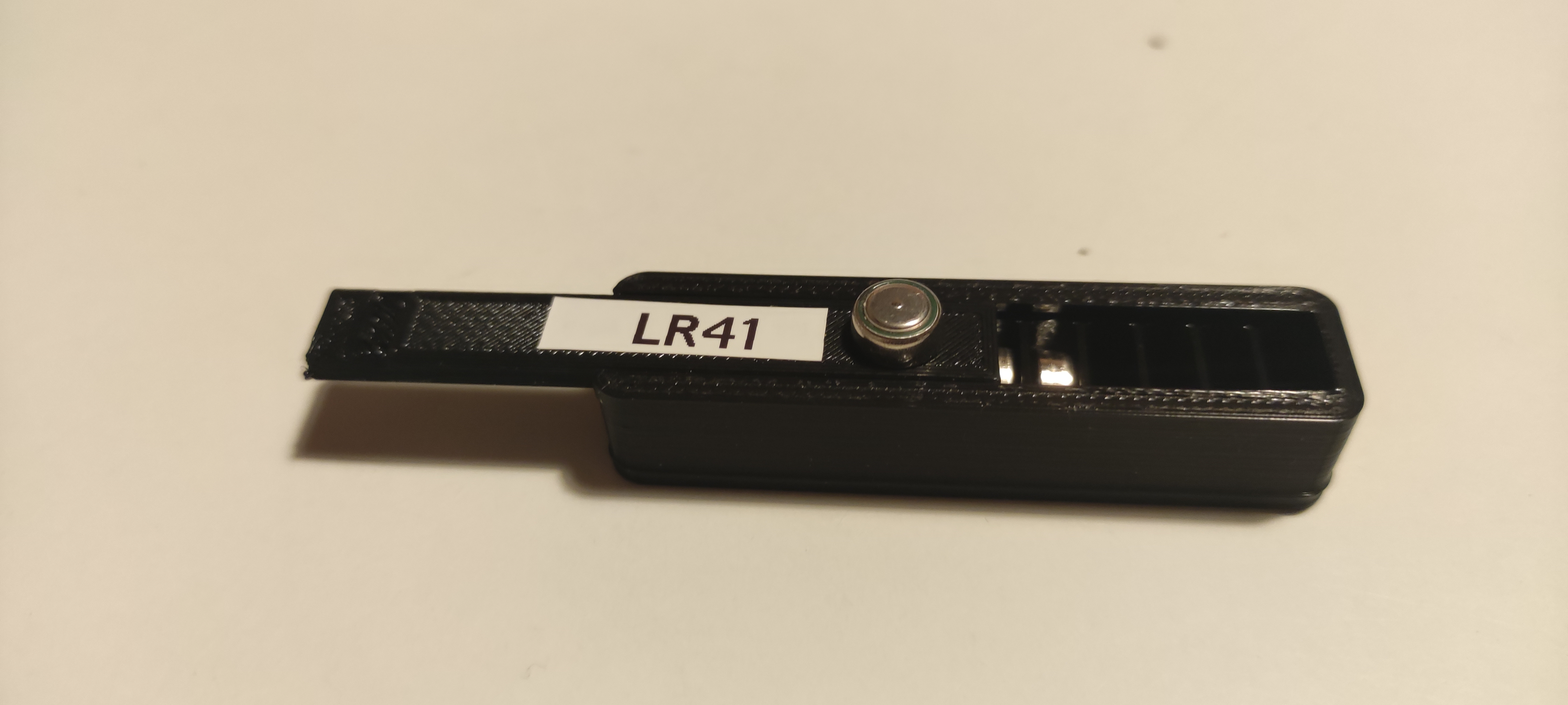 Miniatura 8 do modelo 3D Parametric battery (button cell) storage box