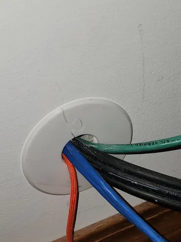 Wall plate with 25mm hole