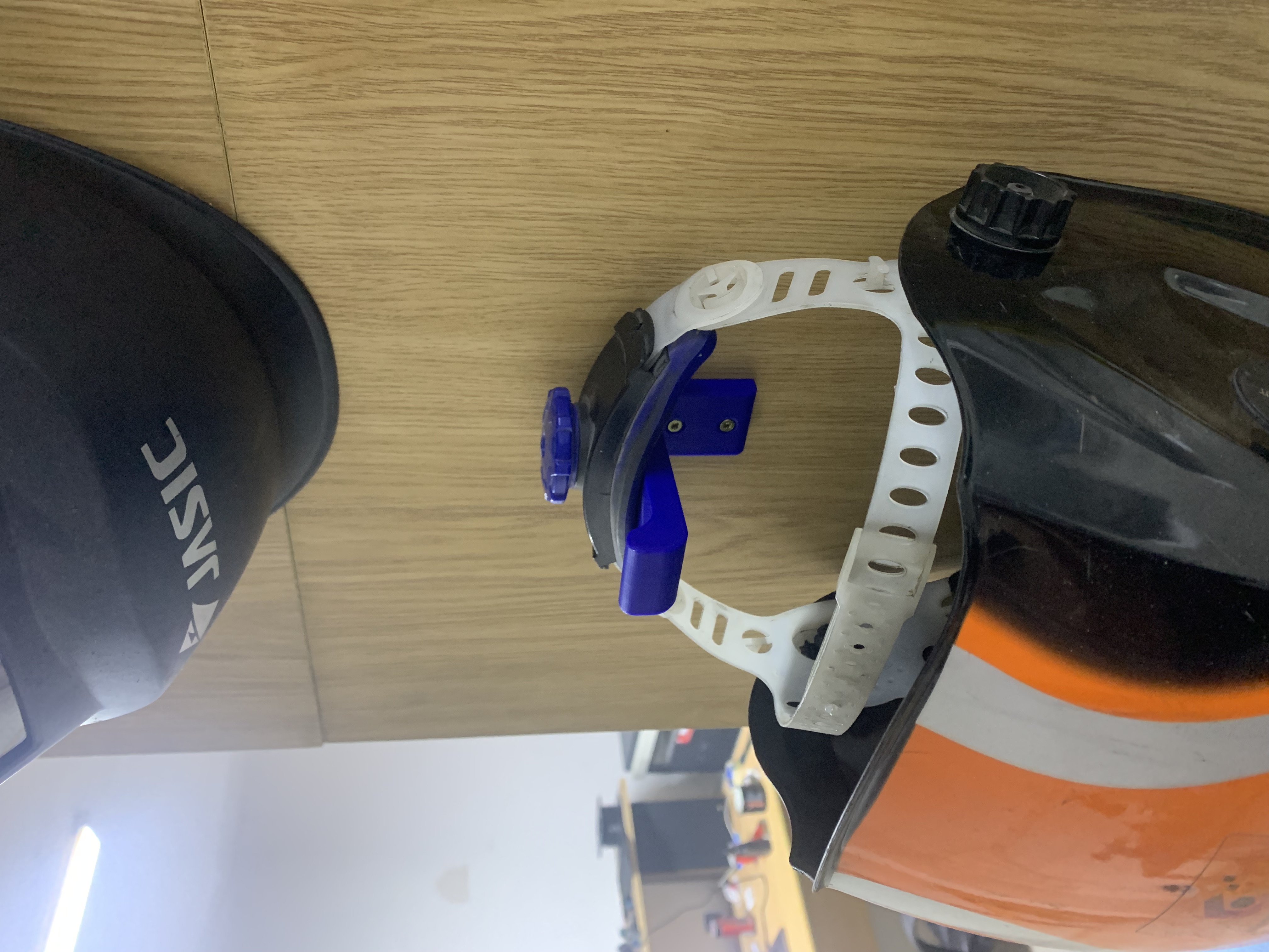 Welding helmet wallhook