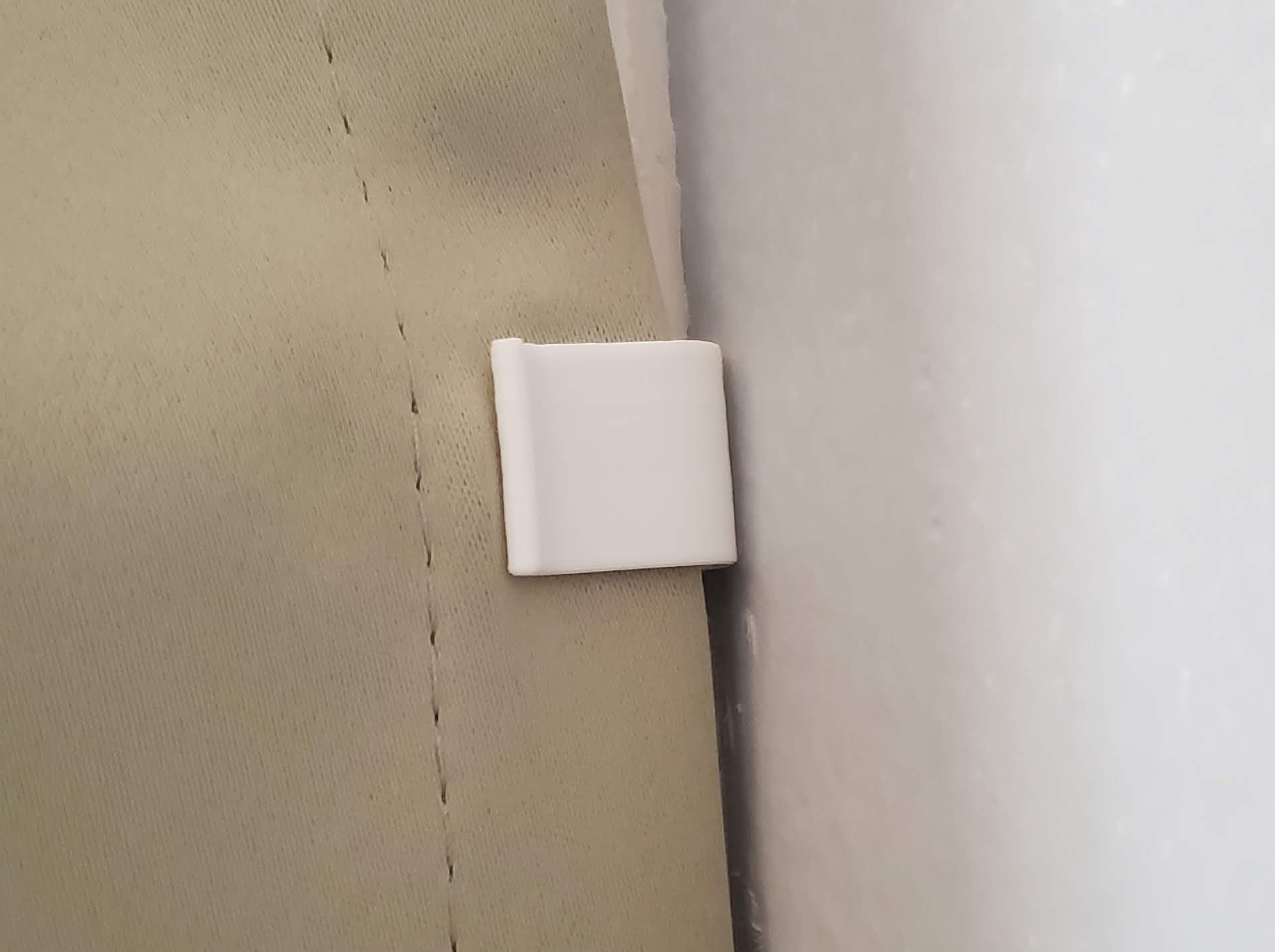 Curtain side clip