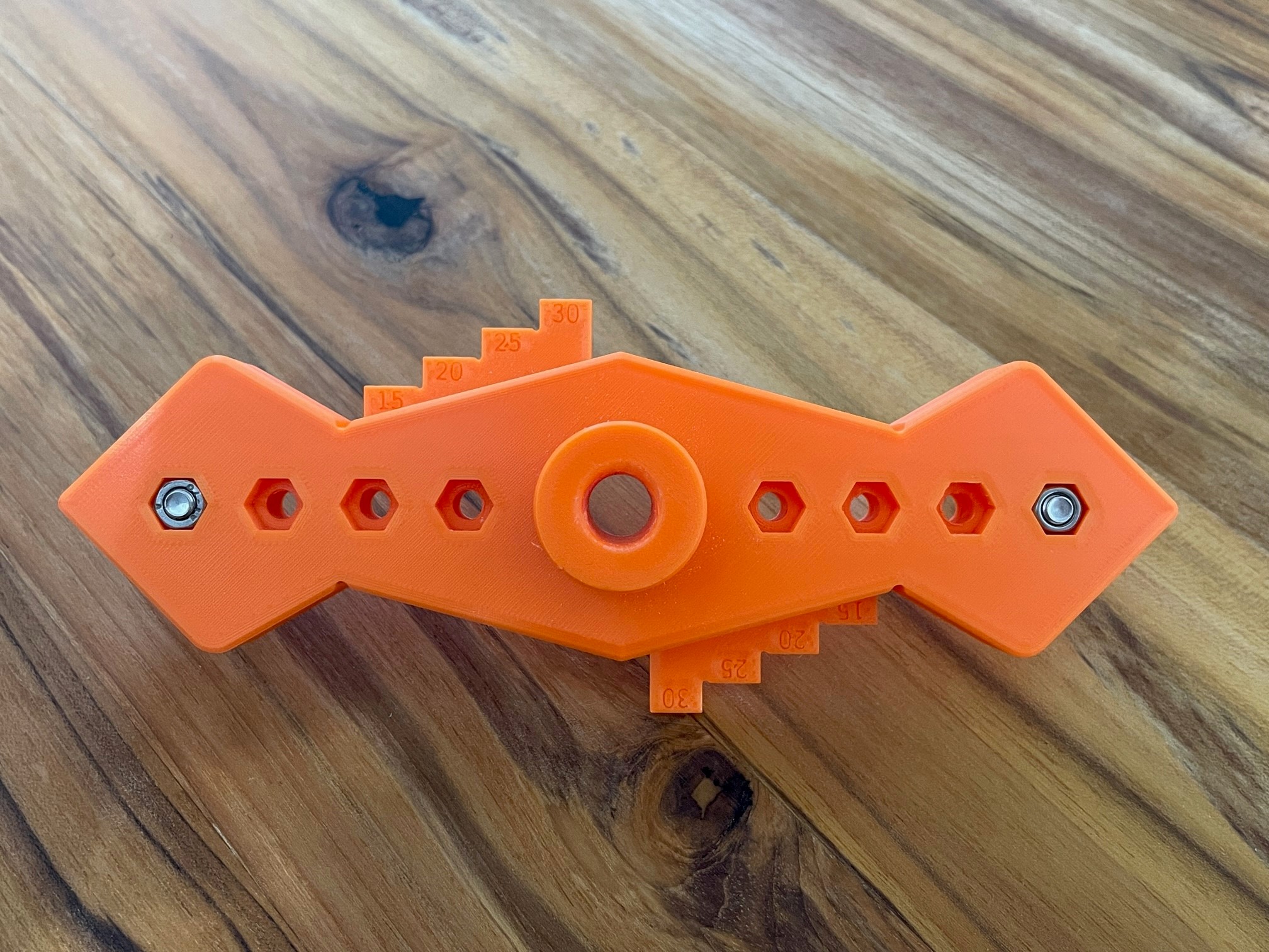 Miniatura 5 do modelo 3D Self Centering Drill Guide