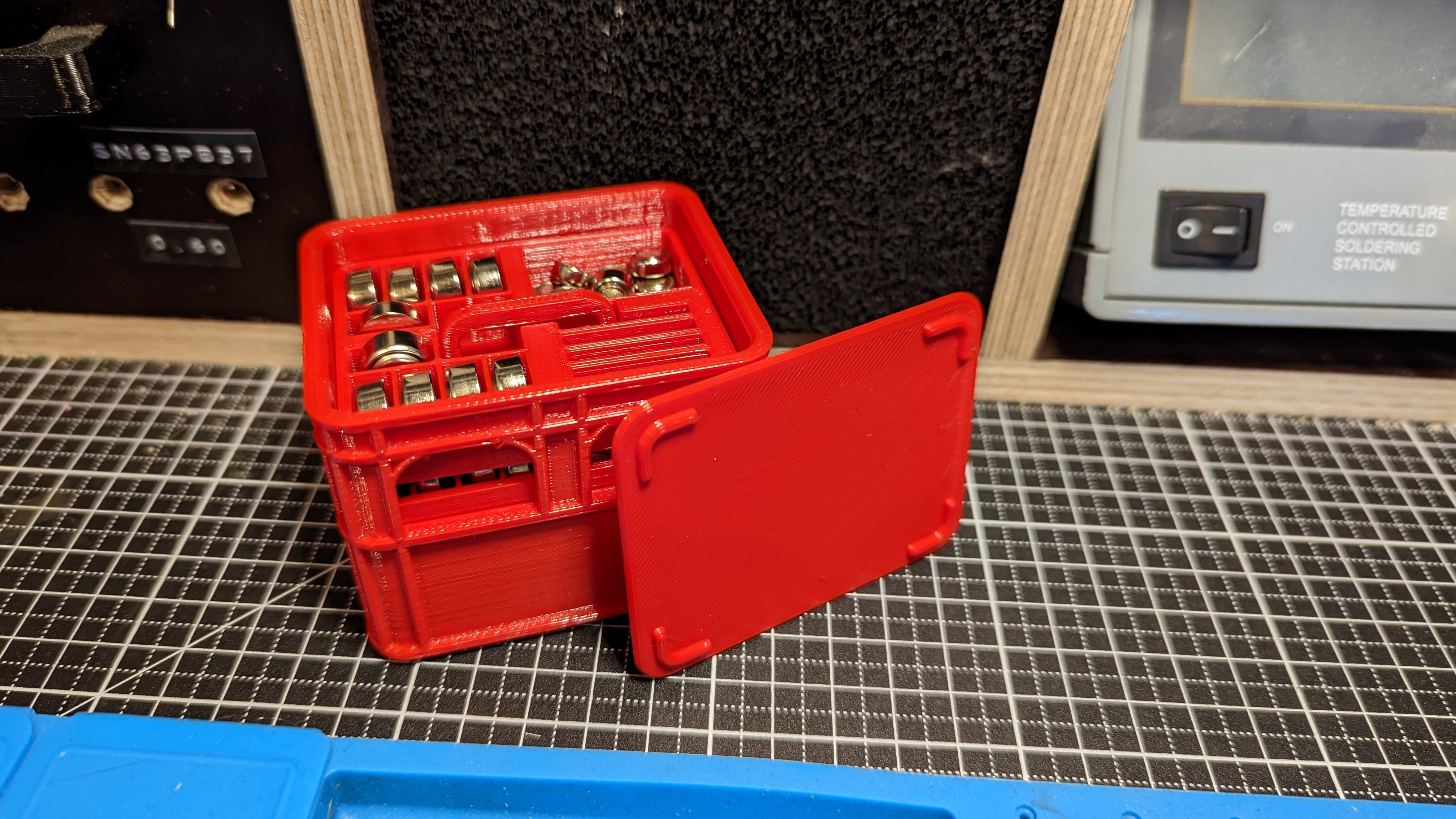 Lid/Cap/Cover for customizable & stackable beer crate for all types of batteries