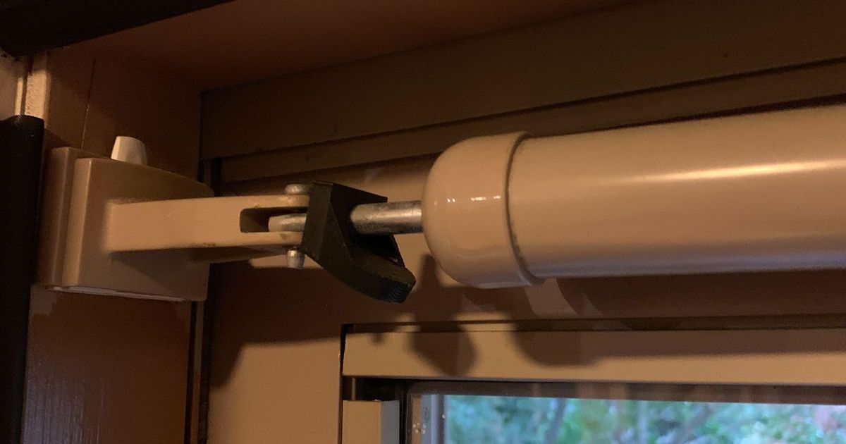 Screen Door piston holdopen clip by AMDbuilder Download free STL