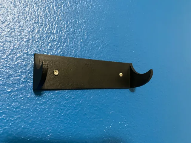 Simple horizontal lightsaber wall mount