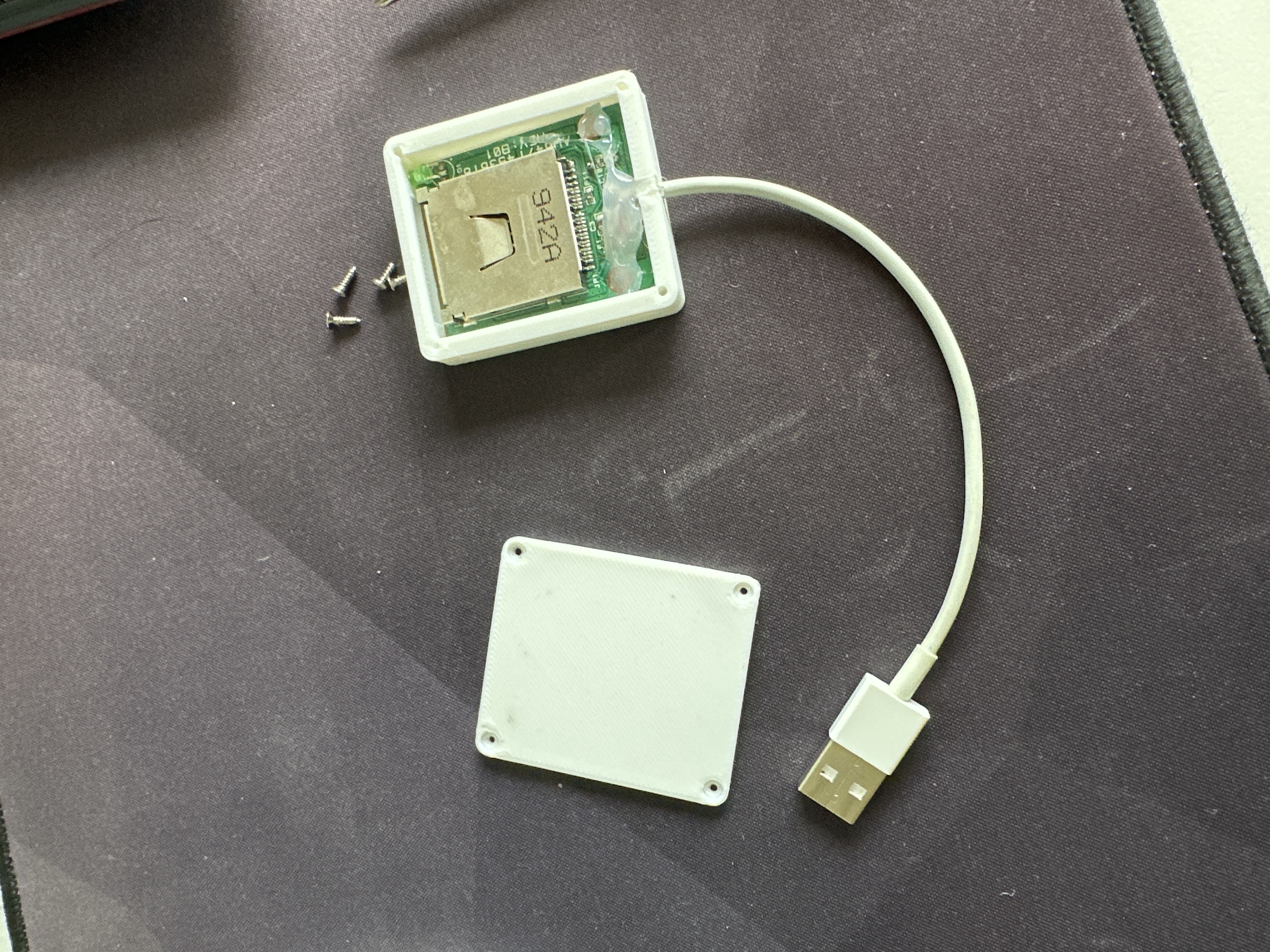 SD card reader case