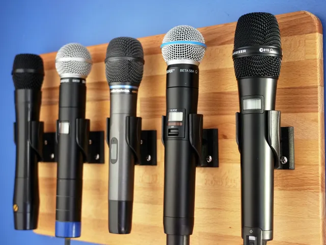 Microphone Clip Display Bracket