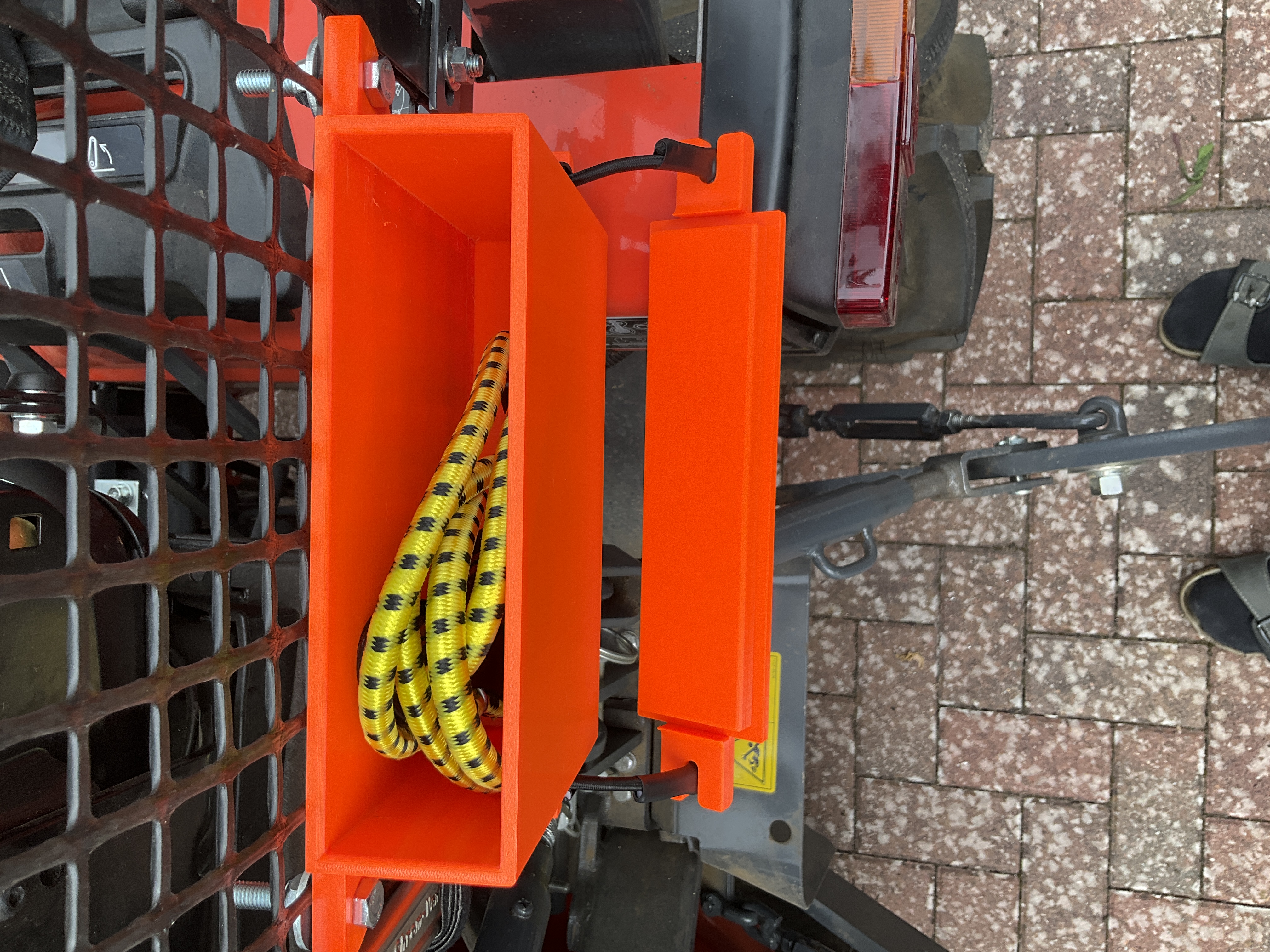 Traktor/Kubota B1 Handschuhfach / tractor glove compartment / box