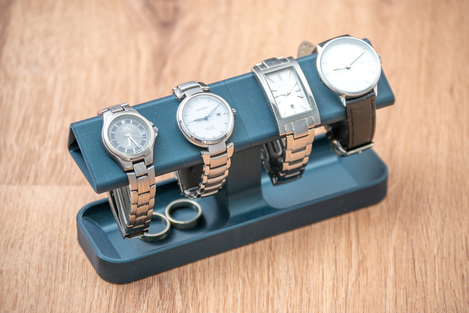 Watch and jewelry stand for ladies