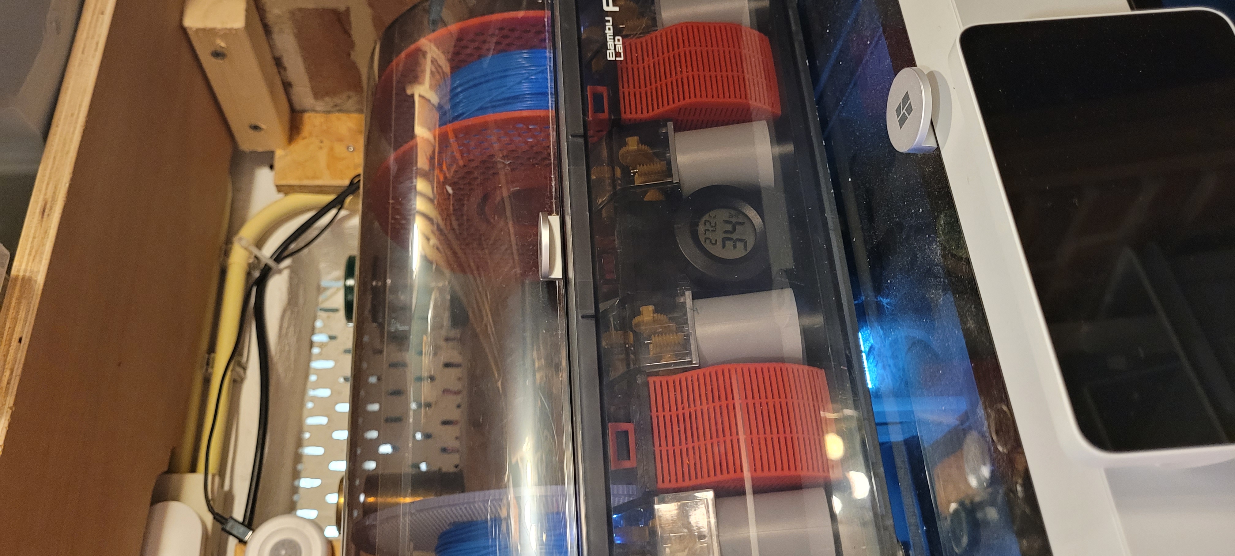 Slica dry box for Bambulab AMS fitting the roller repairs suggested by bambulabs by Lloyd Keays