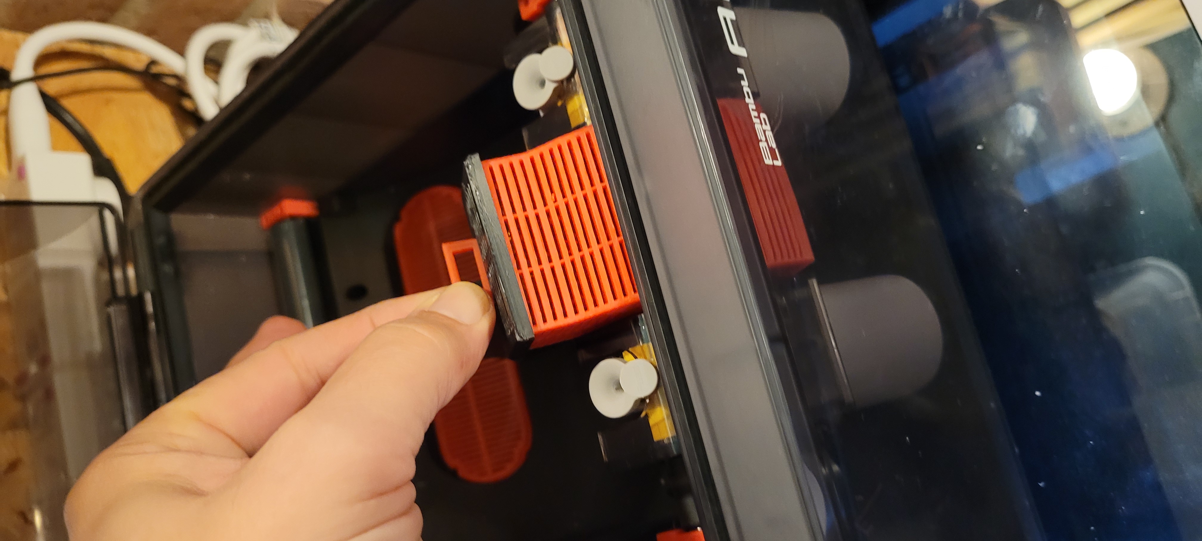 Slica dry box for Bambulab AMS fitting the roller repairs suggested by bambulabs von Lloyd Keays