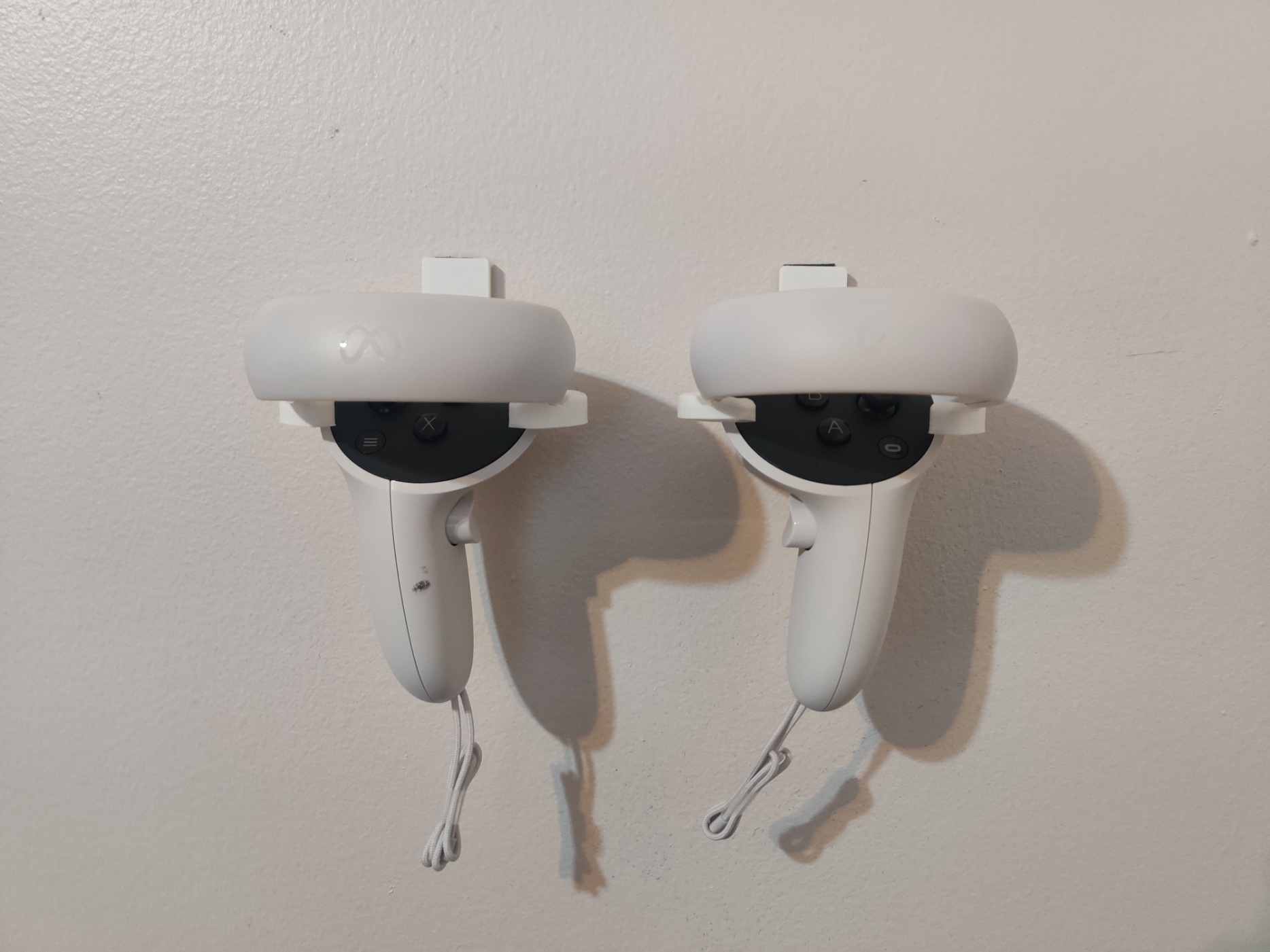 Quest 2 Controller Wall Mount (Command Strip)