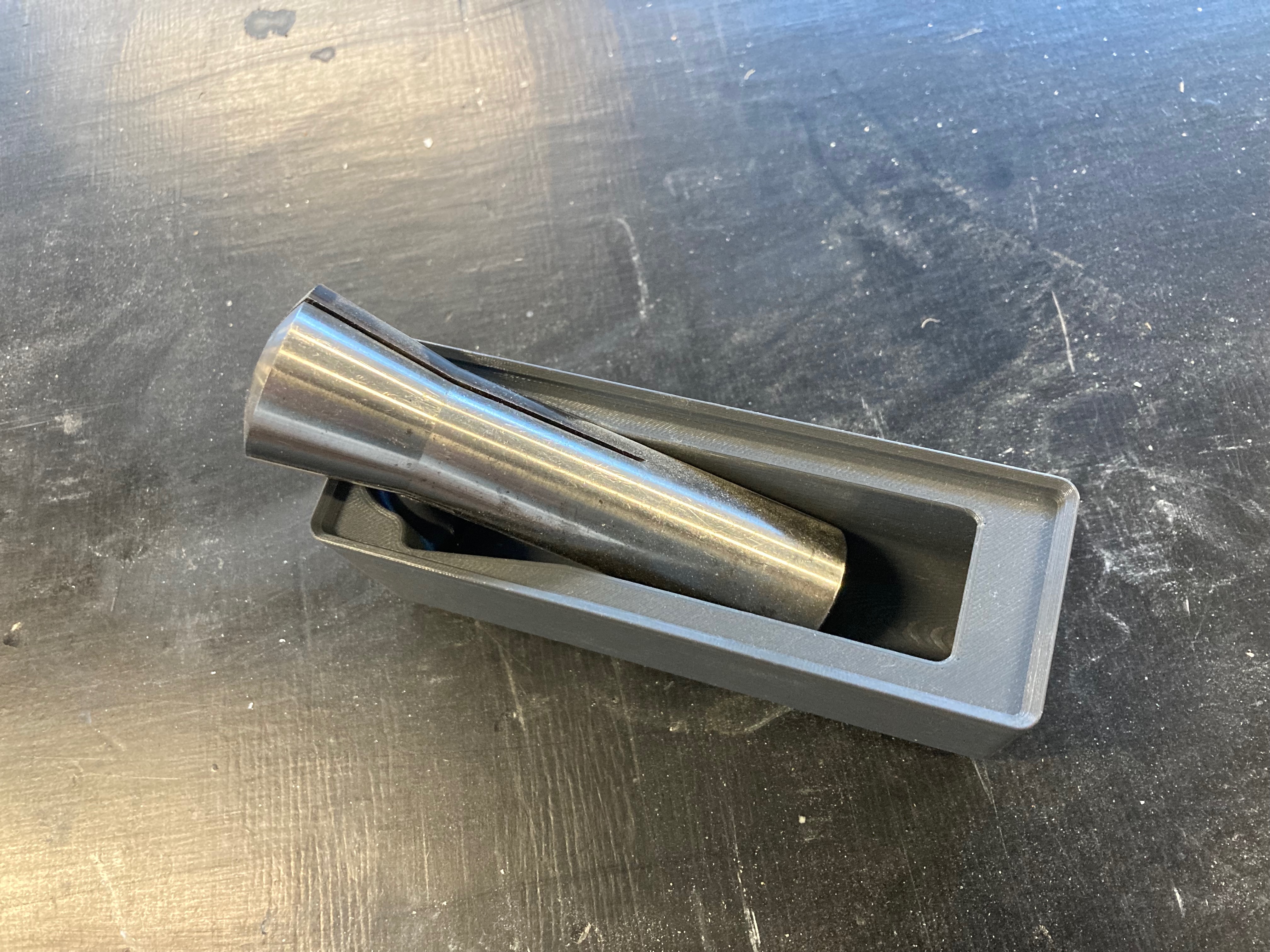 Miniatura 2 do modelo 3D Gridfinity R8 Collet Holder