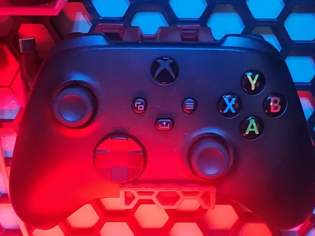 Xbox controller holder for honeycomb wallmount