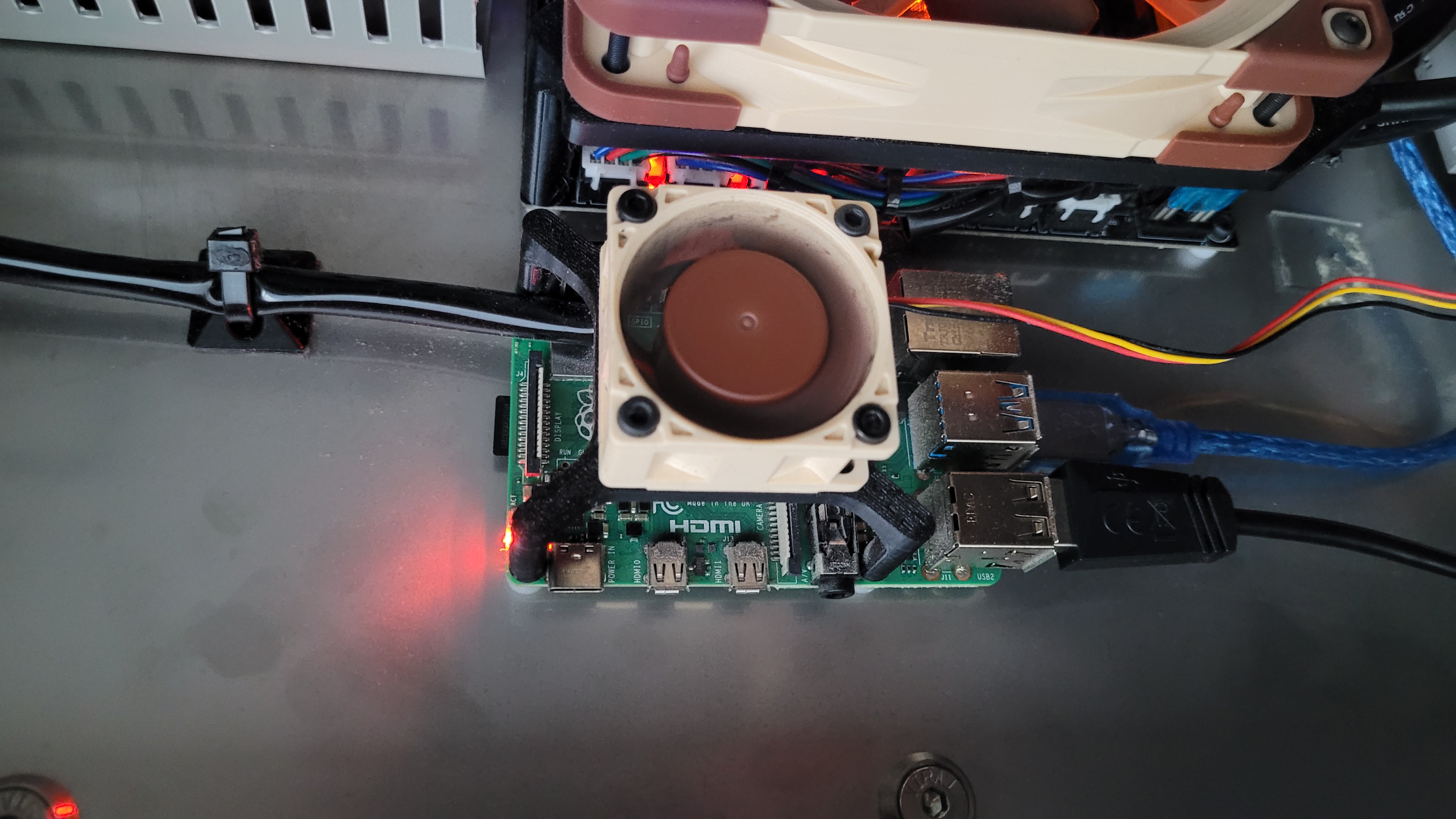 Simple Raspberry Pi 40mm fan mount